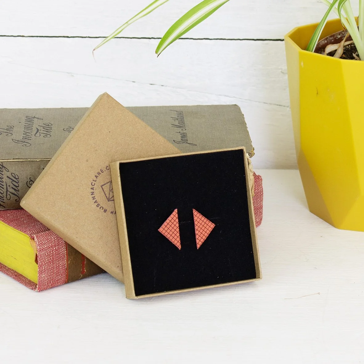 Leather triangle stud earrings