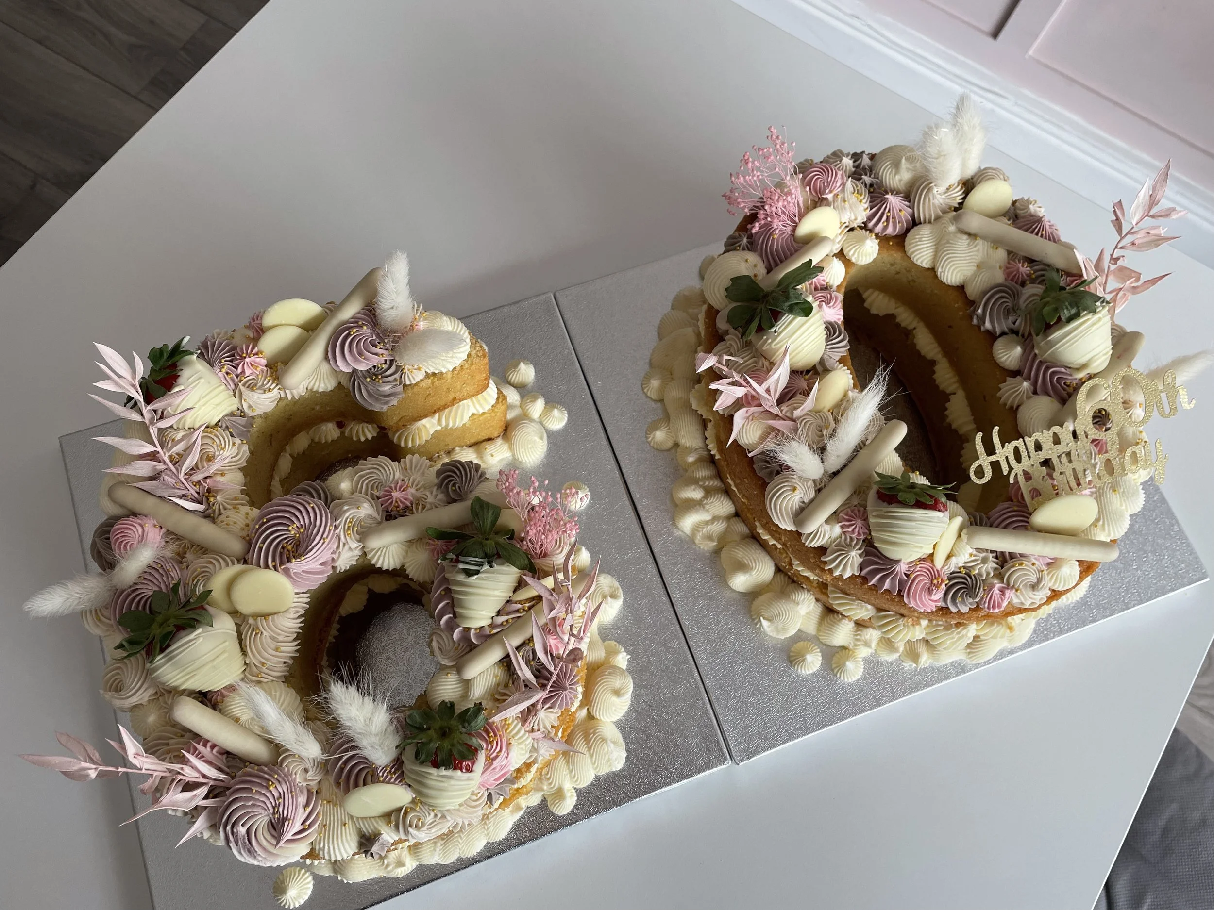 Naked Style Number Cake
Cake Code 027