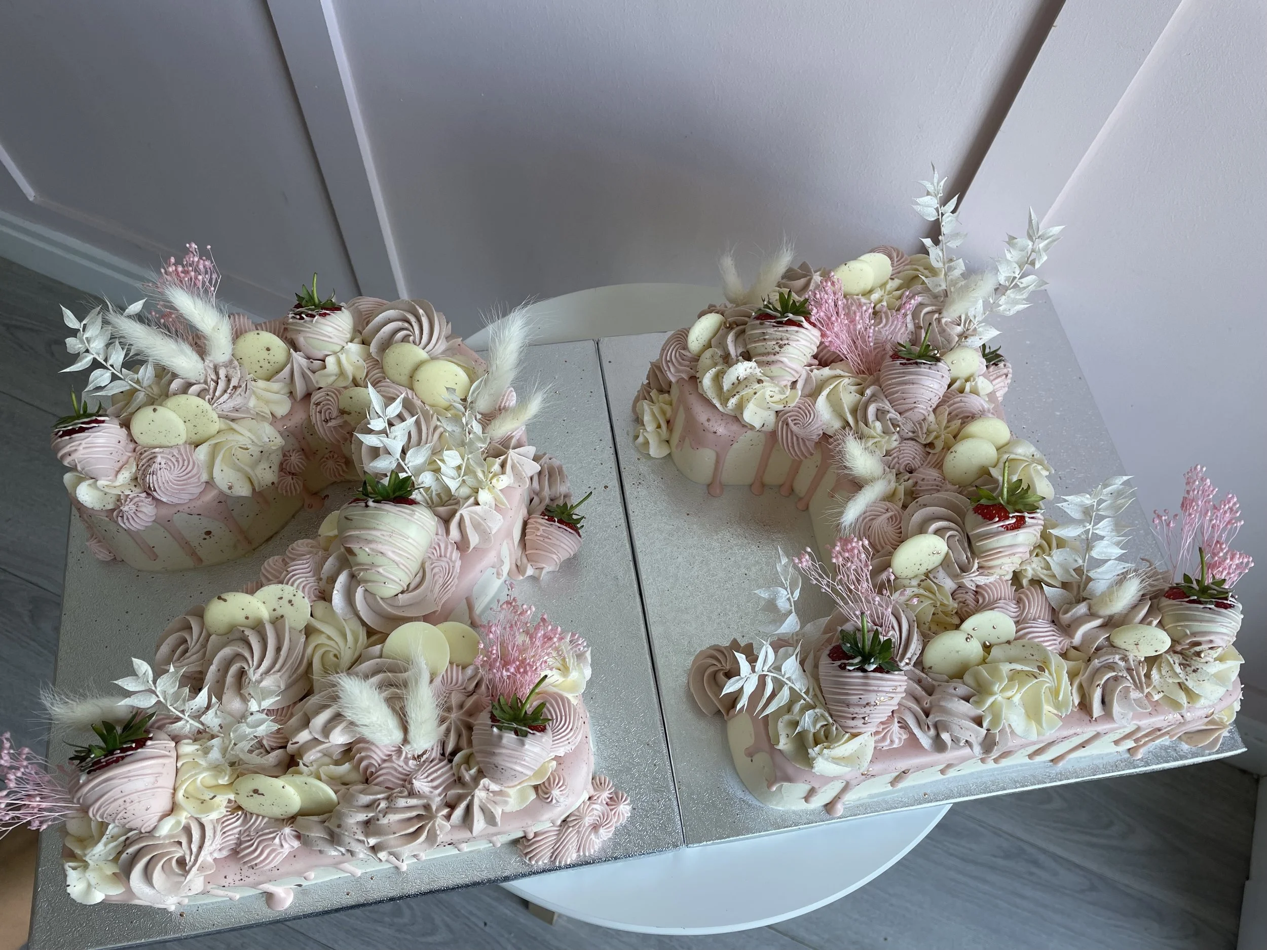 Full Coverage Number Cake
Cake Code 028