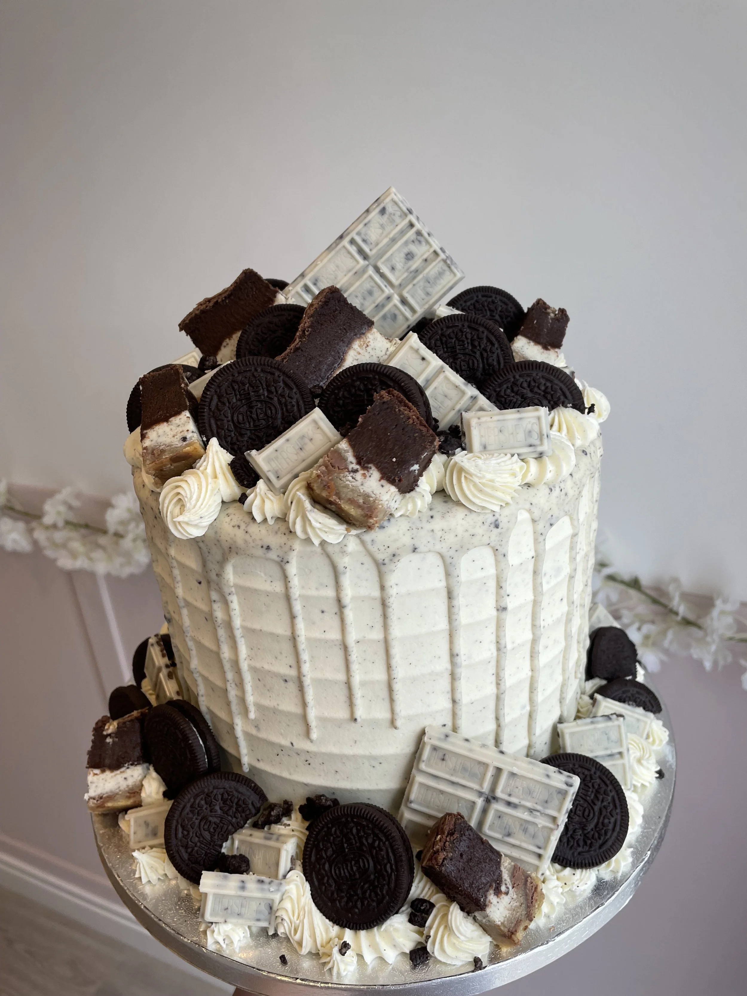Cookies & Cream Loaded Cake
Cake Code 025