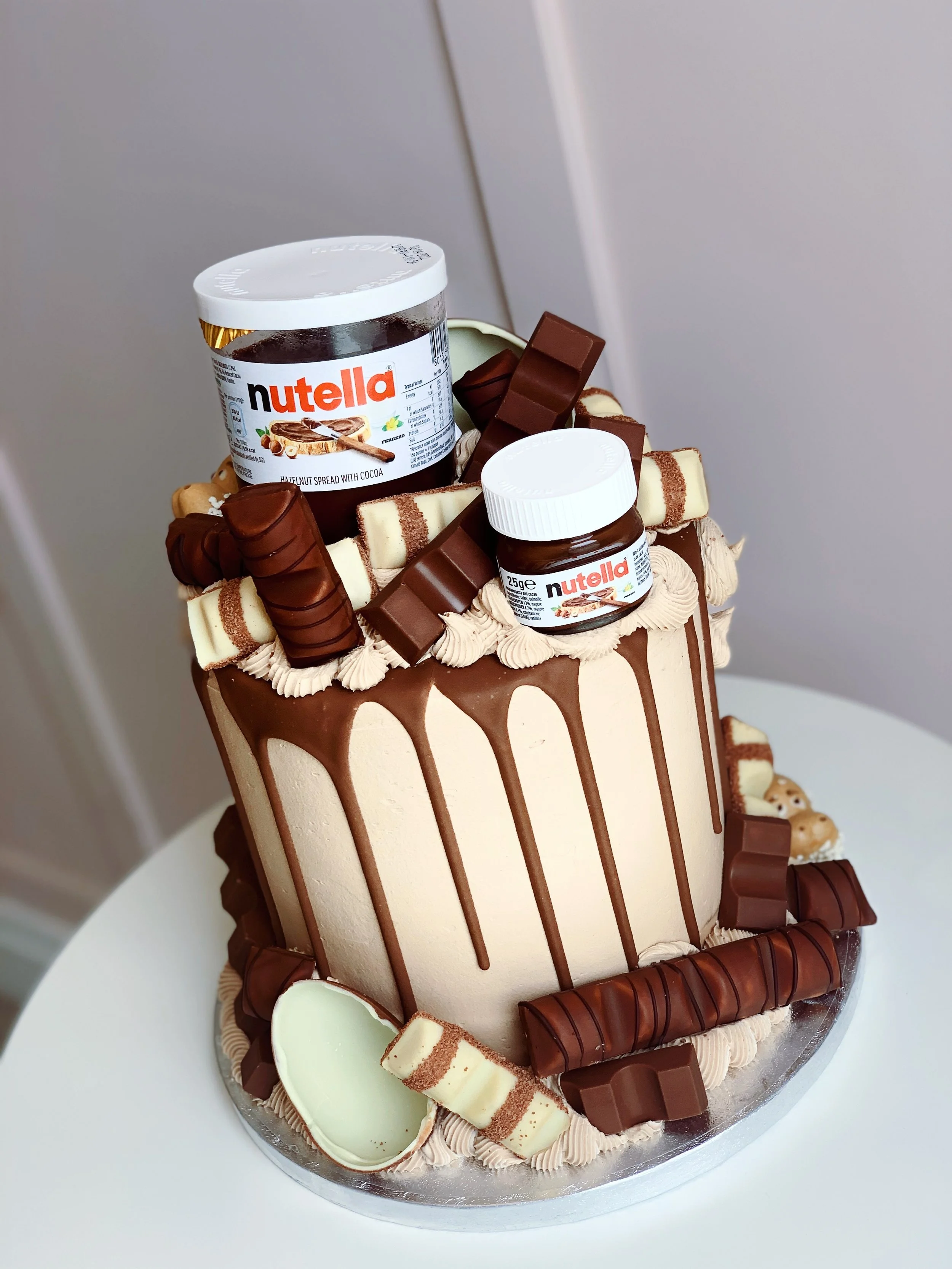 Nutella Loaded Cake
Cake Code 022