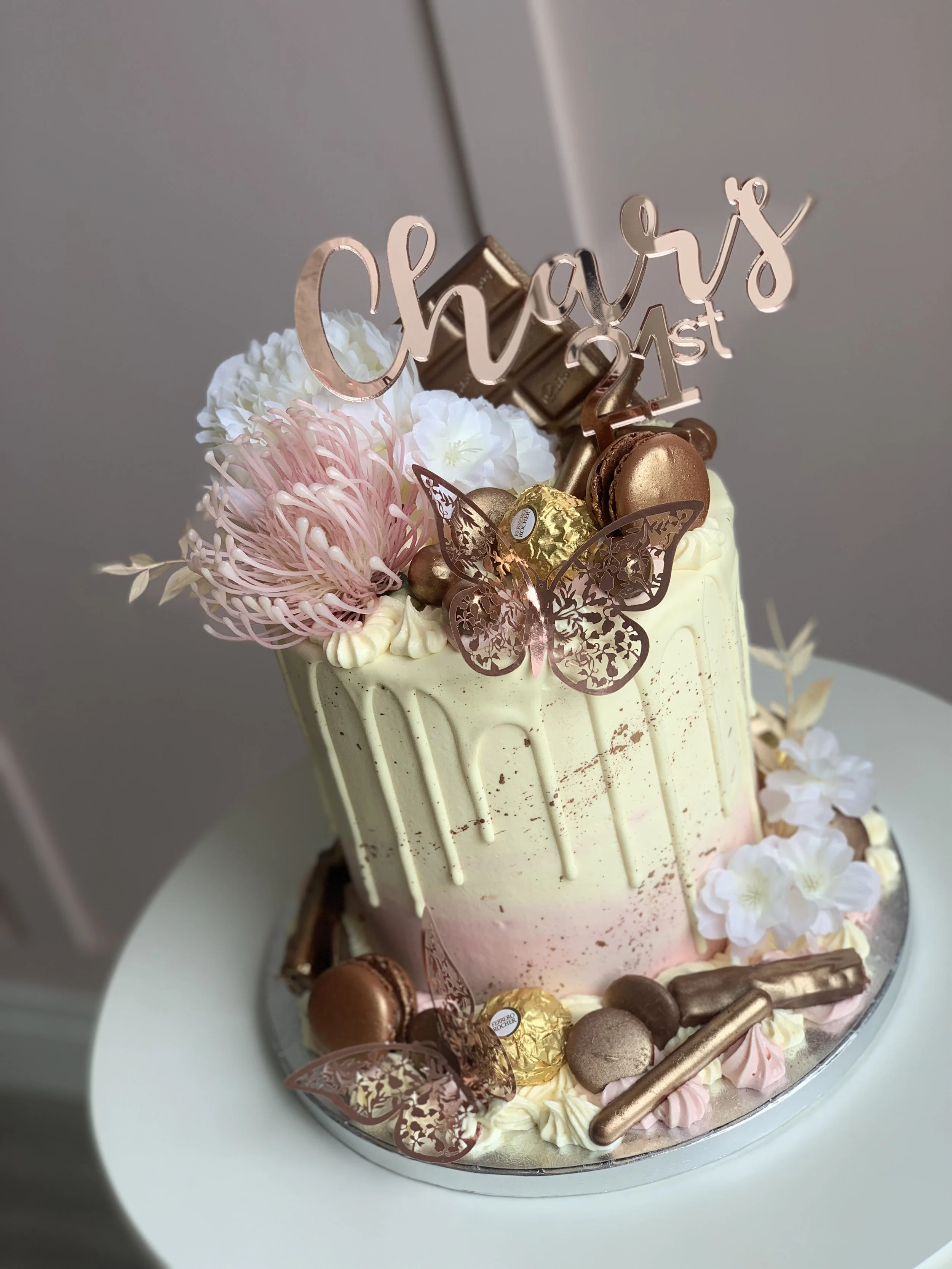 Pink & Rose Gold Drip Cake
Cake Code 001