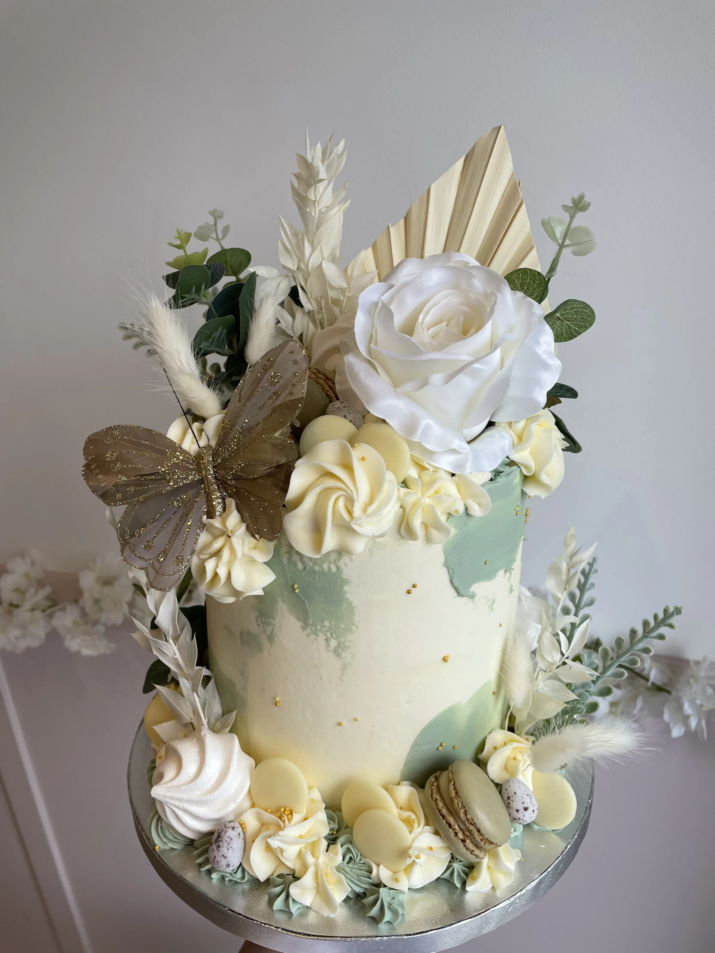 Sage & Cream Cake
Cake Code 006