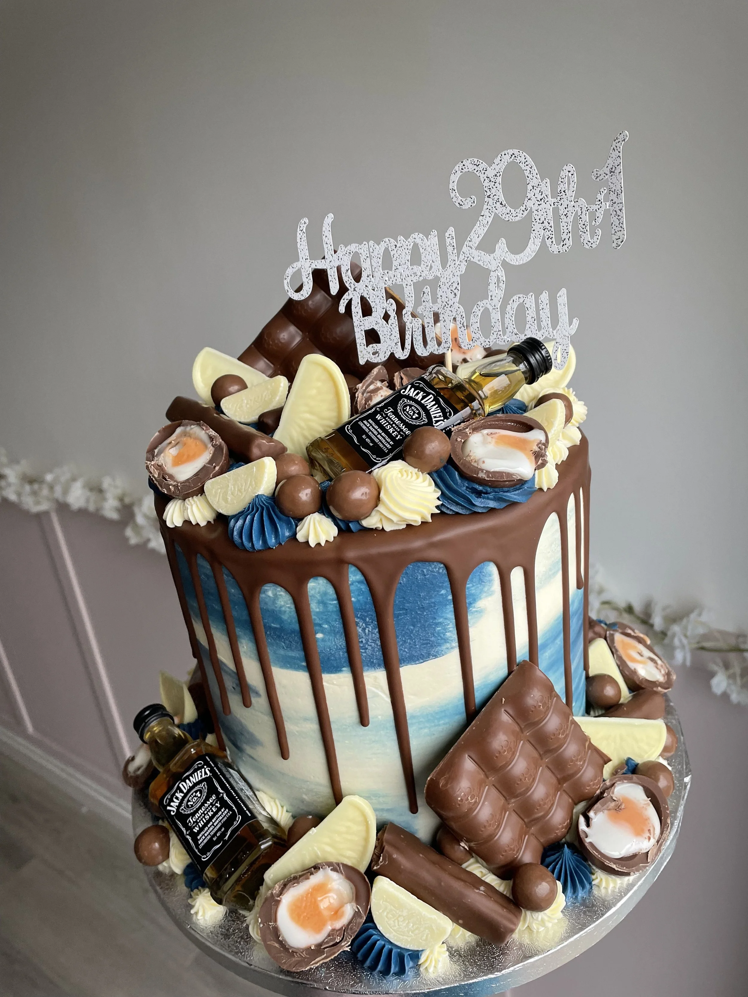 Blue & White Chocolate Drip Cake
Cake Code 016