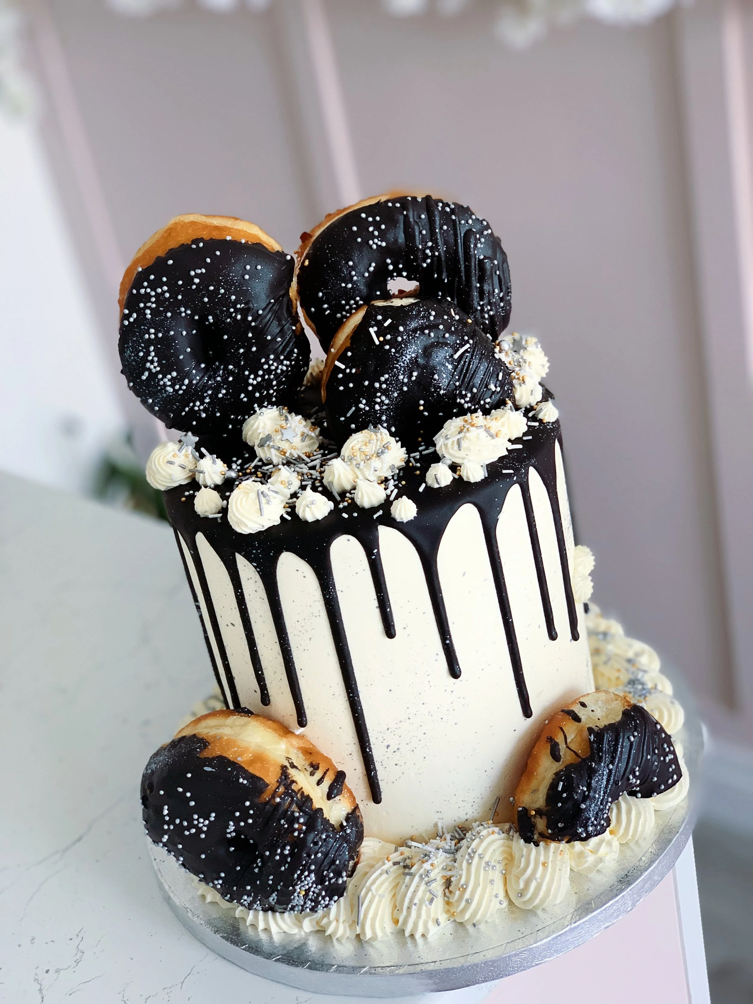 Donut Cake
Cake Code 020