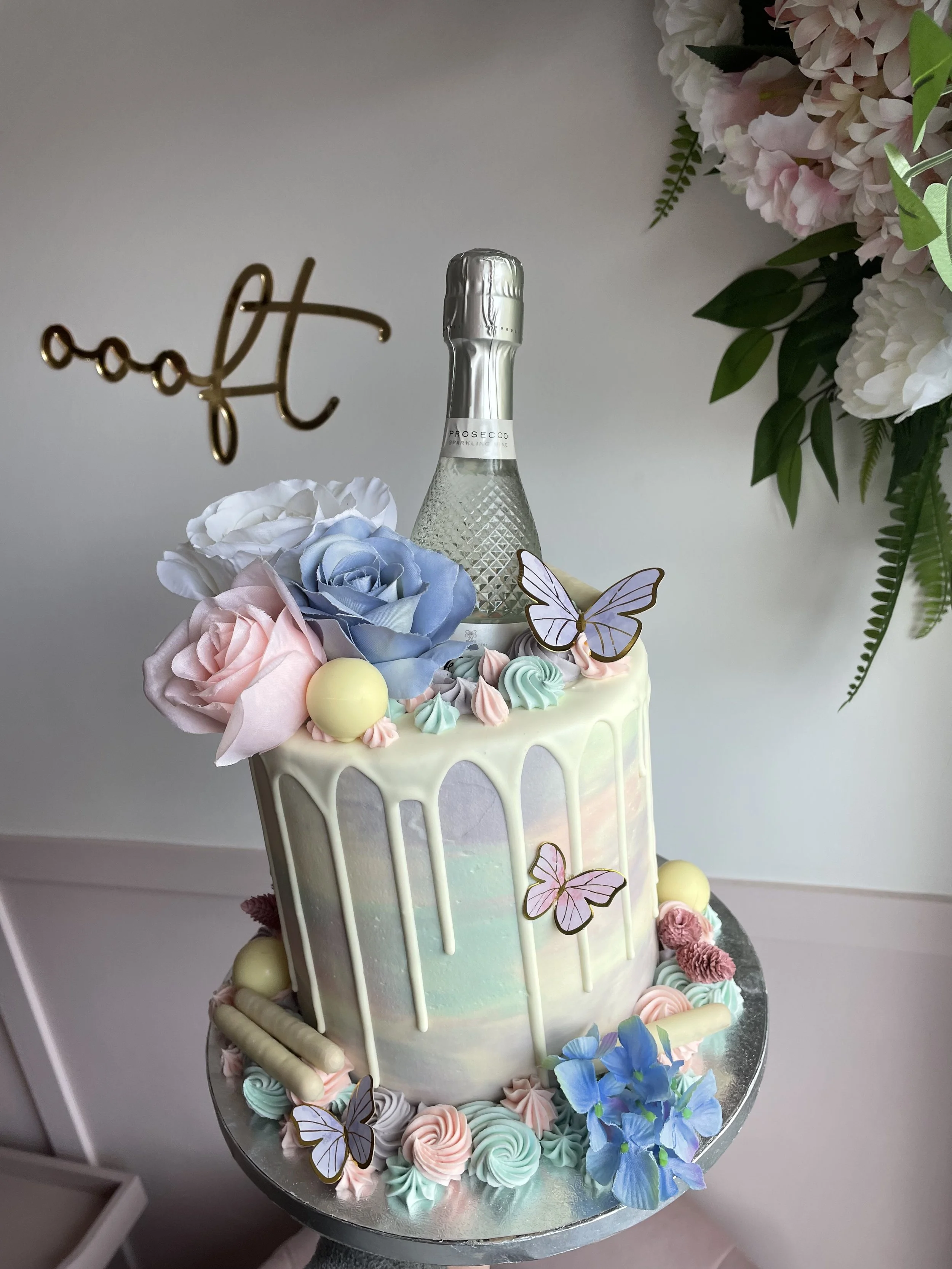 Pastel Prosecco Cake
Cake Code 002