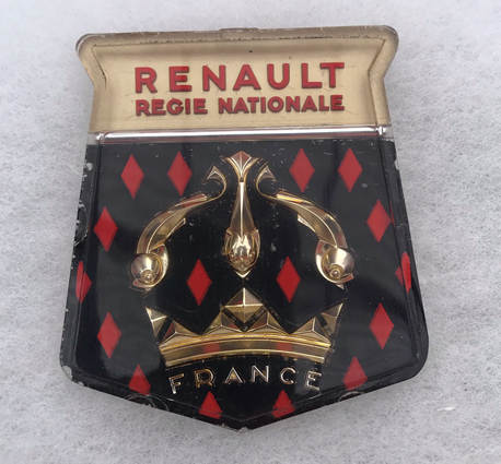 Dauphine Bonnet Badge 1-1.PNG