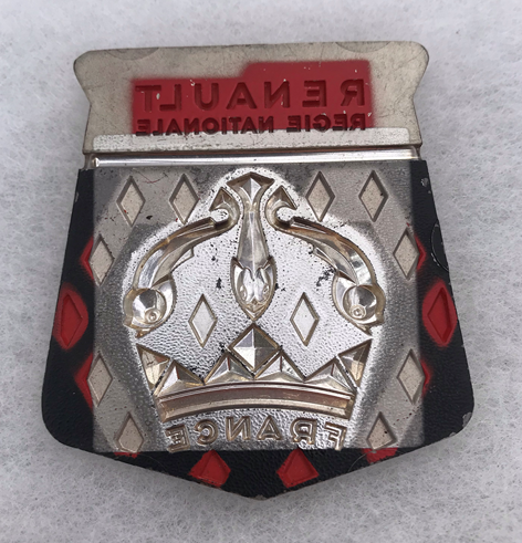 Dauphine Bonnet Badge 1-2.PNG