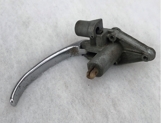 Dauphine left front door mechanism 2-2.PNG