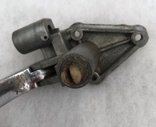 Dauphine left front door mechanism 2-3.PNG