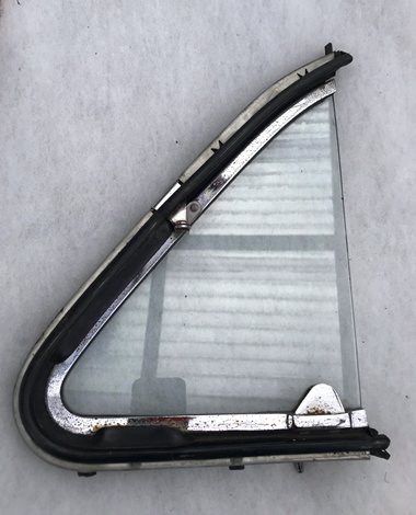 Dauphine left side window 1-1.PNG