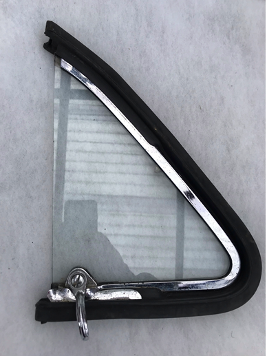 Dauphine left side front window.PNG