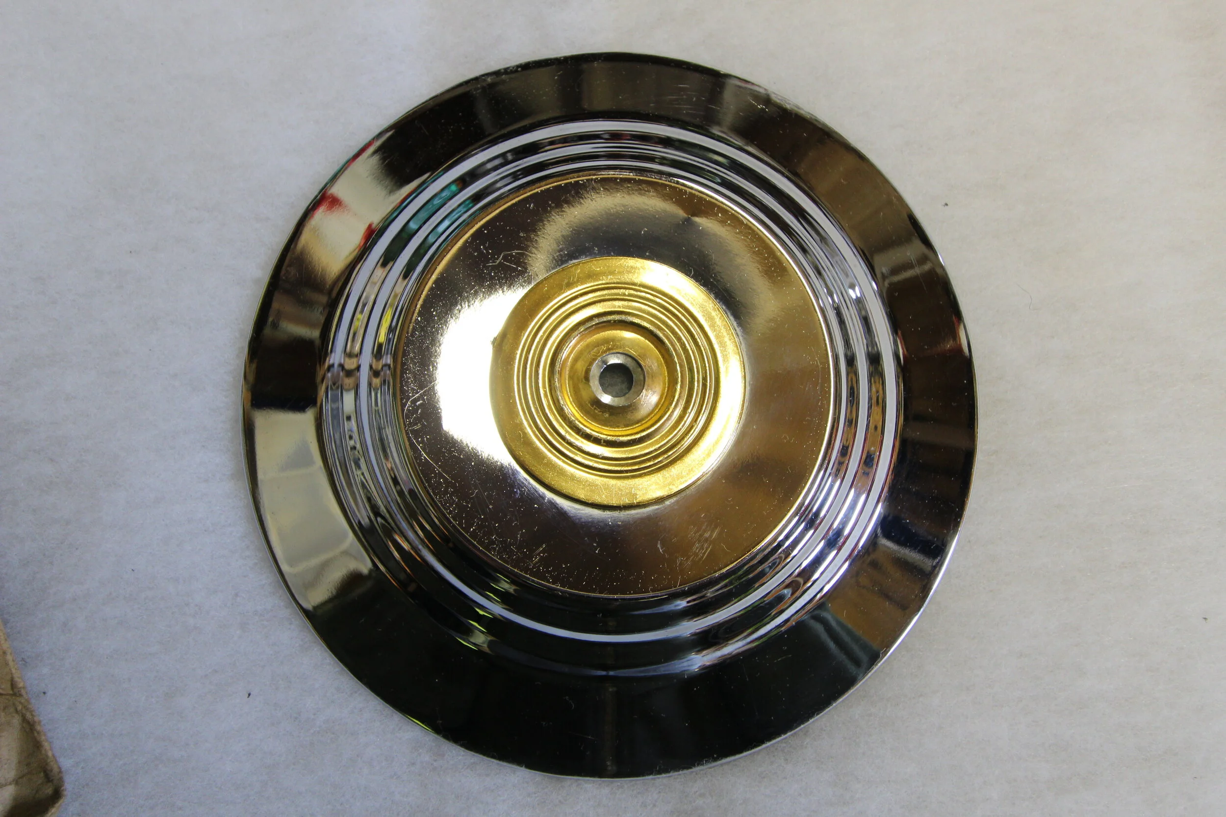 Renault 4CV/Dauphine hub cap NOS