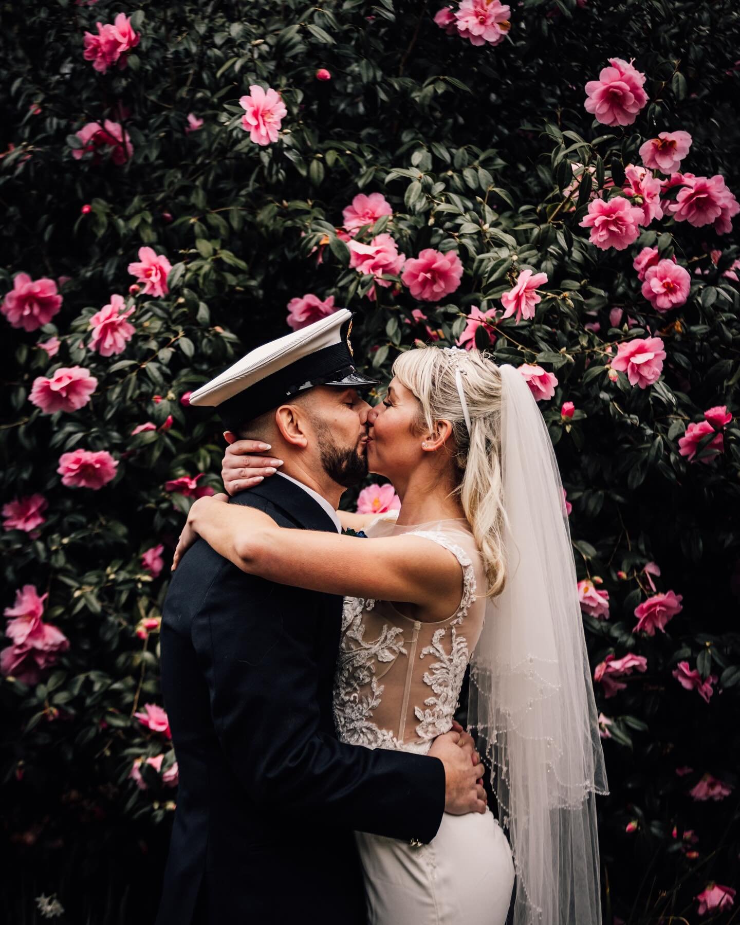 Some pink florals! 

#pinkflowers #couplegoals #weddingphotography #couplesphotography #cornwallweddingvenue ##cornwallwedding #weddingphotos