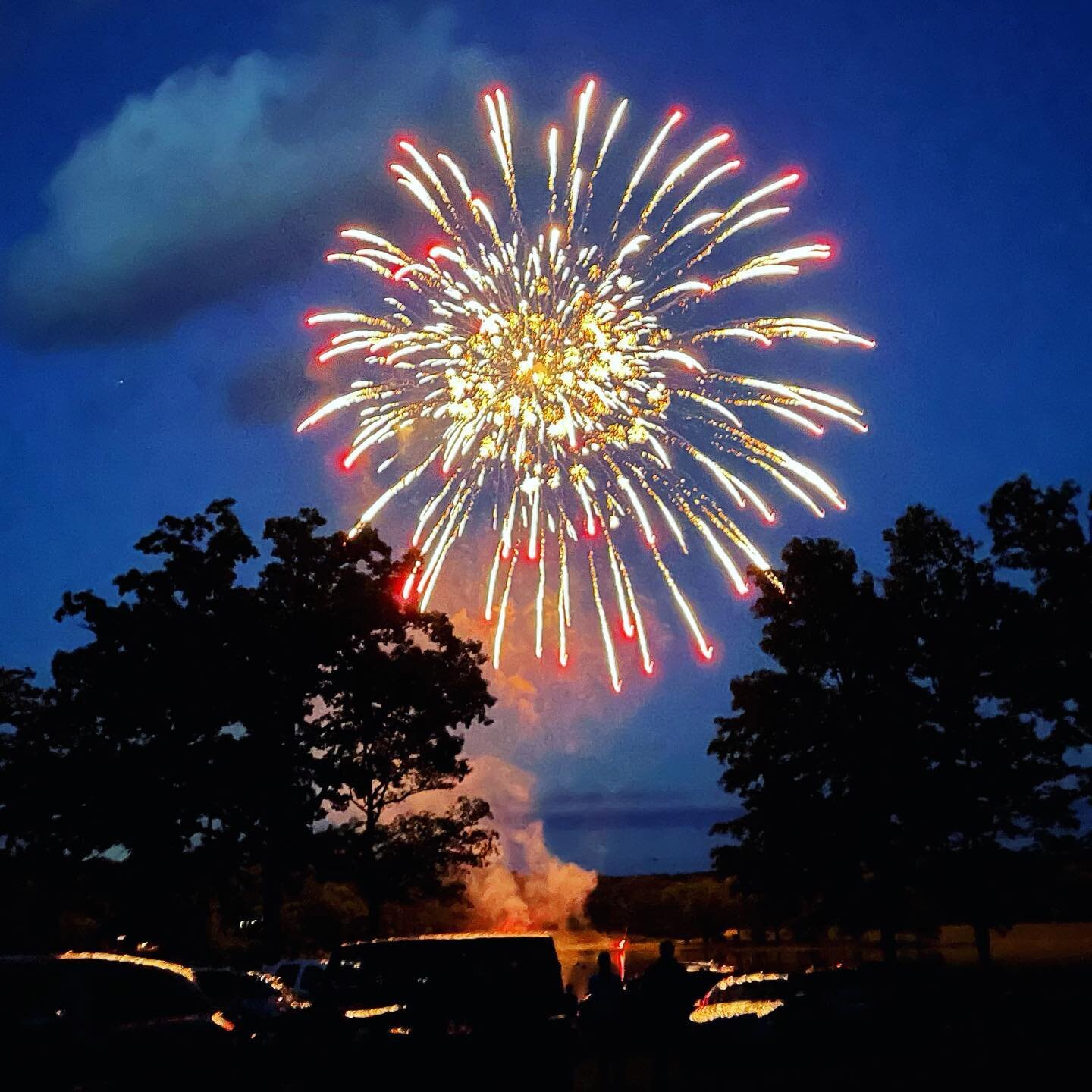 Happy 4th everyone! This is is from the fireworks display at Broadford Lake last night. More to come on top of the mountain this evening. We wish you the best however you are celebrating this special day 🇺🇸 

#garrettcountymd
