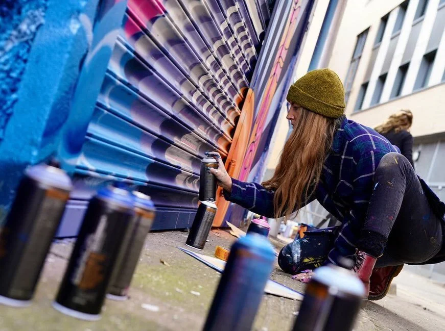 Killer weekend organised by @daisychaininc with an all woman lineup to celebrate IWD :) 
Honestly over the moon to spend a weekend painting with such a talented & lovely bunch 💙
But almost equally as happy to be leaving behind this curved shut