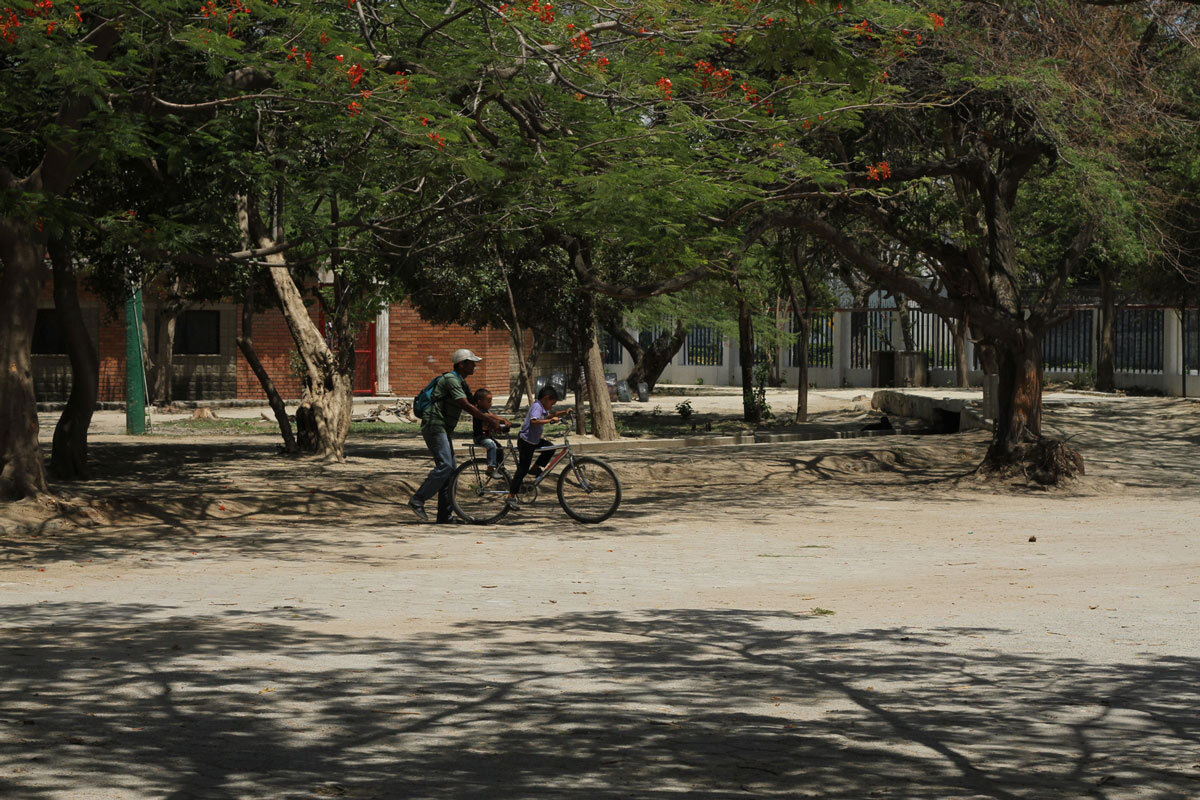 GUSTAVO_CABARCAS_SANTA_MARTA_COLOMBIA_SHADOWS_LERARNING_TO_RIDE_BICYCLE.jpg