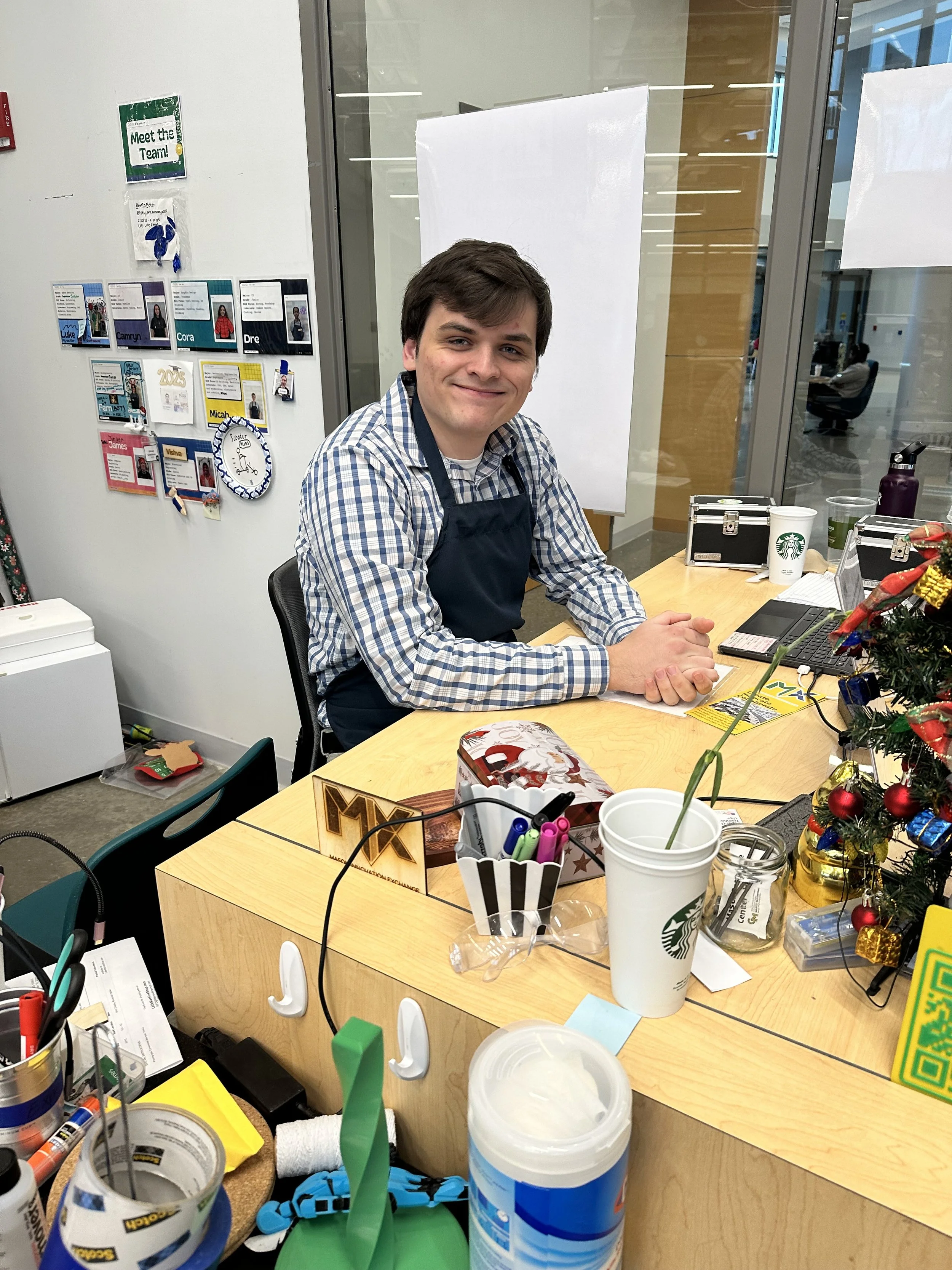 The MIX Welcomes 5 Skilled Student Staff Associates