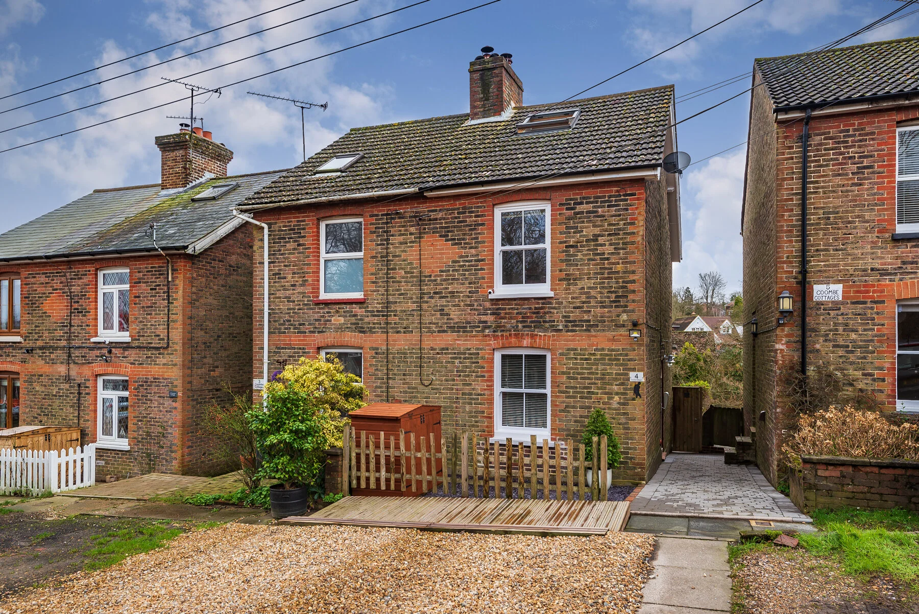 Bluebell-lane-cottage-front-2.jpg