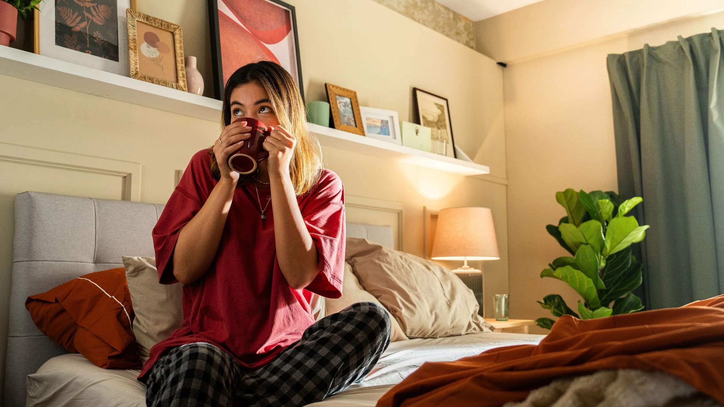 Climbing in to bed with a cup_0015-12.JPG