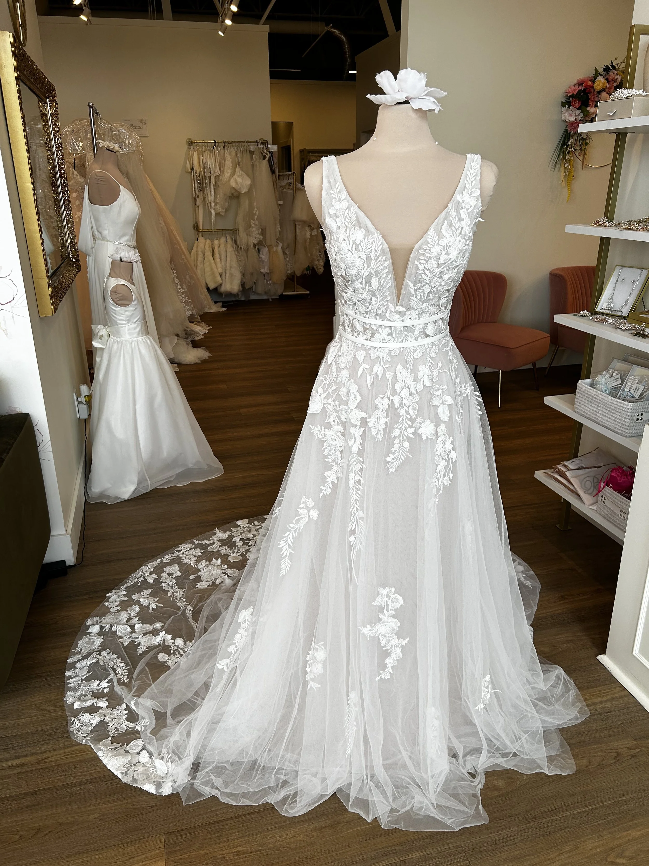 Vienna, size 10 - now $1239