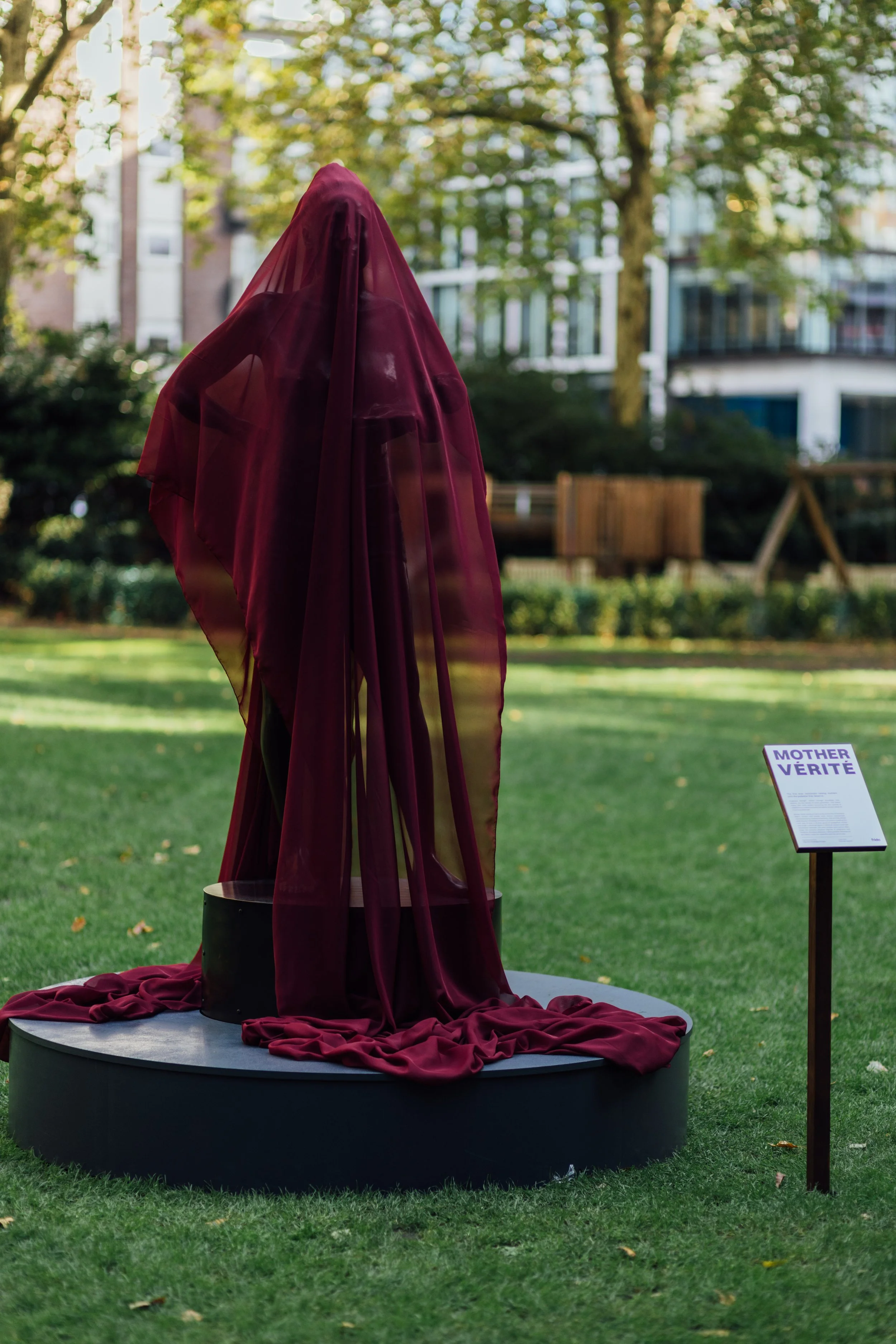 EmilyJayneNolan-FRIDA_Statue-Reveal-PSG-3.jpg