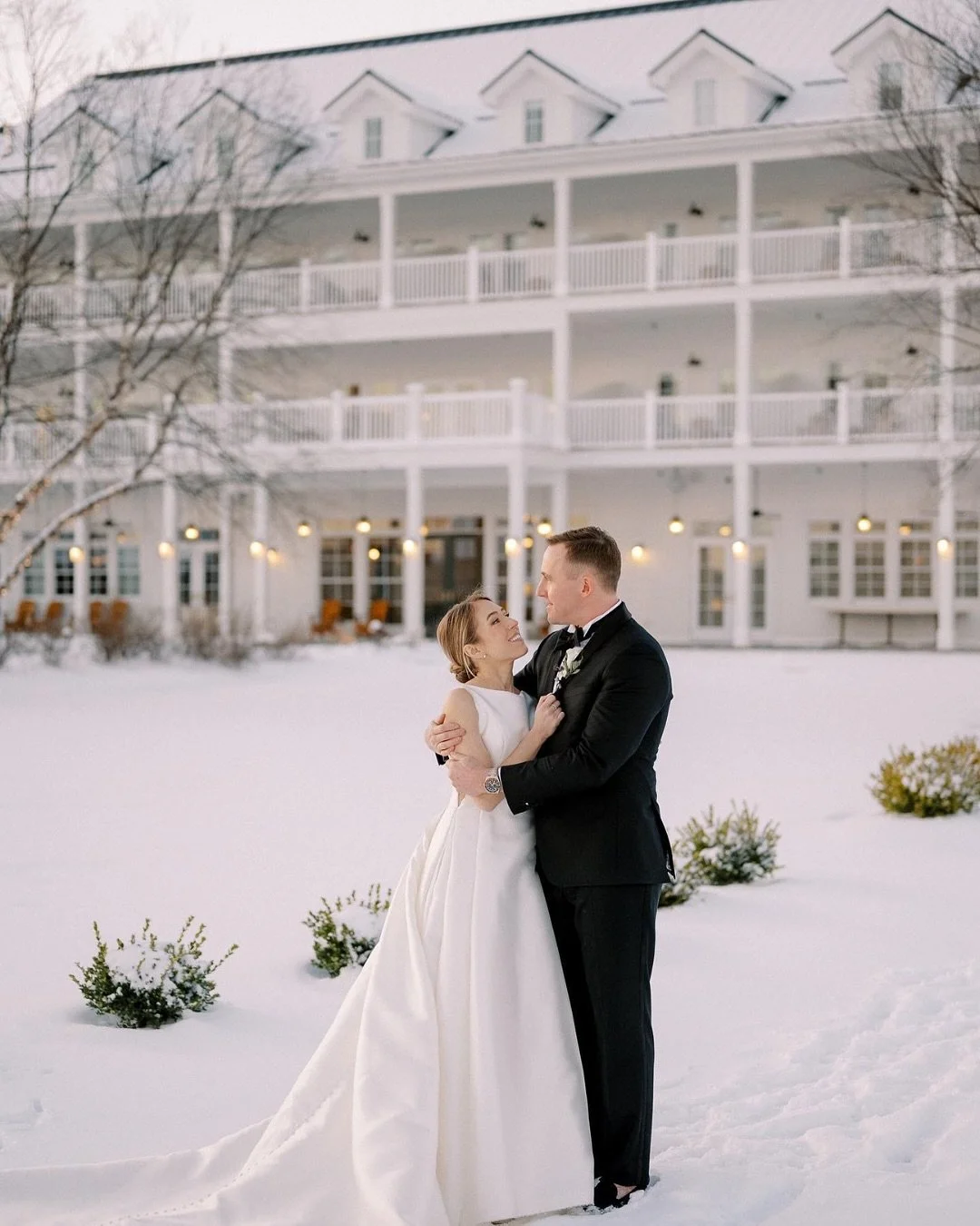 There&rsquo;s nothing more magical than a winter &ldquo;I do.&rdquo; See our lakeside wedding offerings at the link in bio. #LakeHouseCDGA