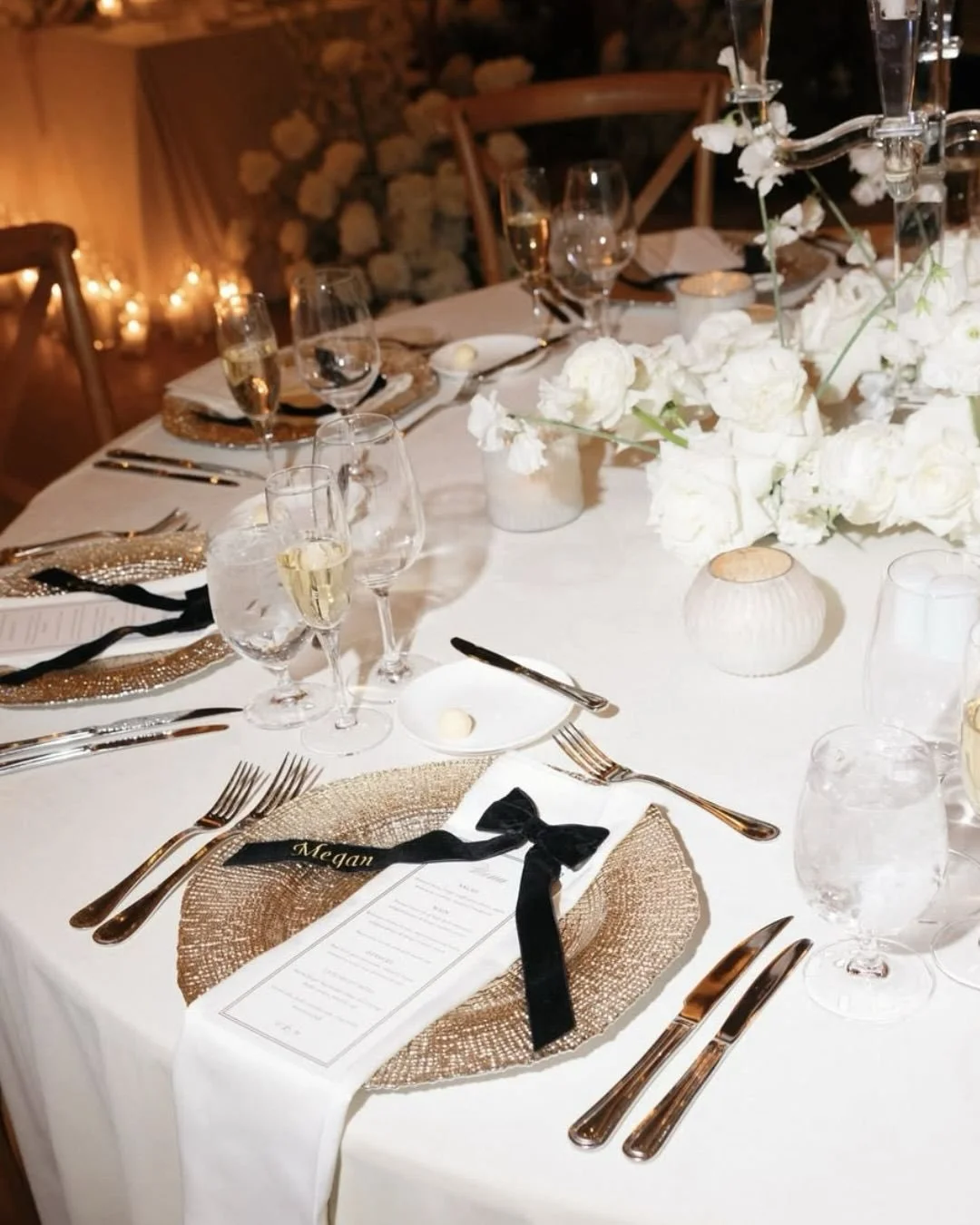 It&rsquo;s easy to fall in love with this&hellip;Snow falling, loved ones gathered, and a winter wedding in our Event Barn at The Lake House. Save this for your winter wedding planning. 💌