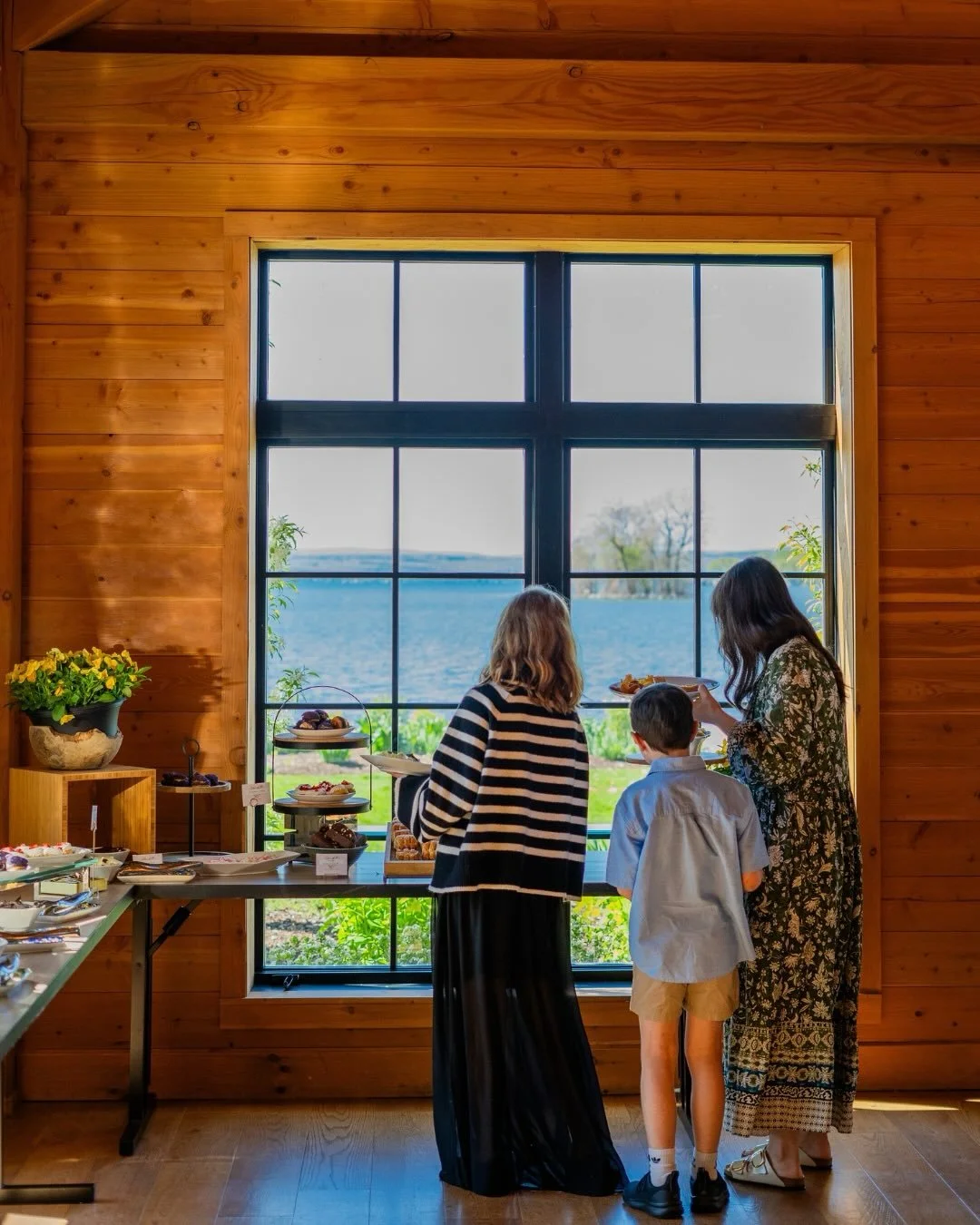 Welcome the first days of spring on the lake and celebrate Easter with our Easter Brunch. Enjoy an afternoon of good food, an egg hunt, and a special visit from the Easter Bunny.

Event Information:
&bull; Sunday, April 5
&bull; Three seatings at 10 
