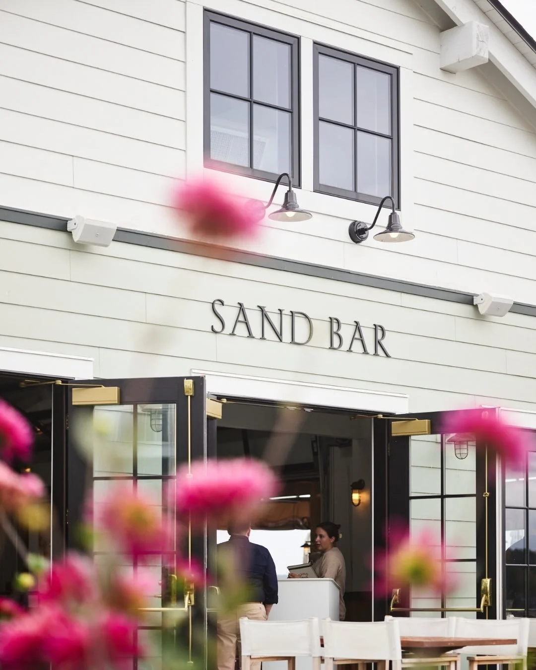 April showers bring May flowers&hellip; and daily service on the water at Sand Bar. 🍻

Sand Bar is now open Monday - Sunday from 12:00 PM - 11:00 PM! Head to the link in bio to book your first outdoor table of the season.