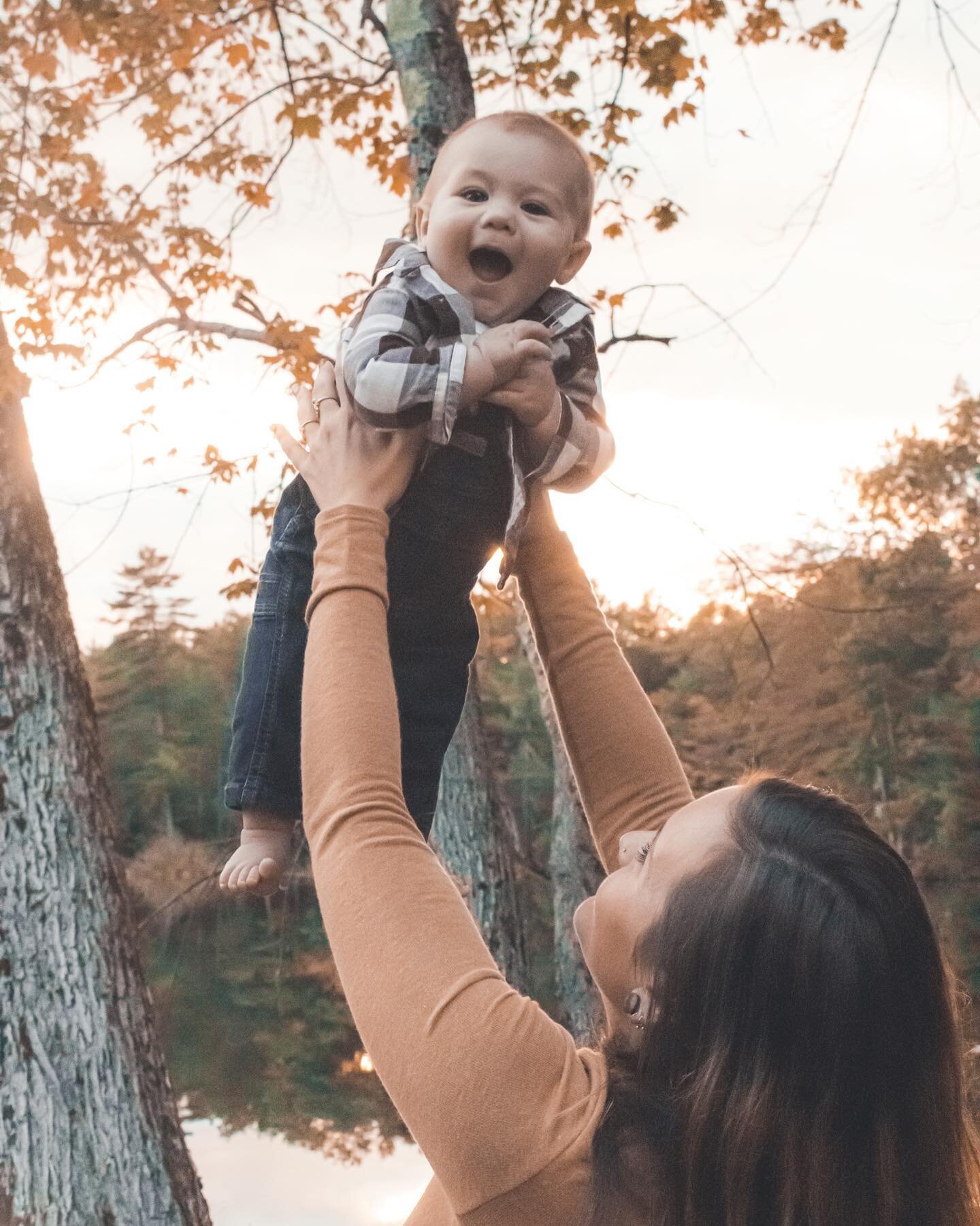 More from Kelby + Christopher&rsquo;s mommy &amp; me shoot 💛
.
.
.
.
#mommyandme #mommyandmephotoshoot #mainephotographer #fallphotoshoot #fallminisessions