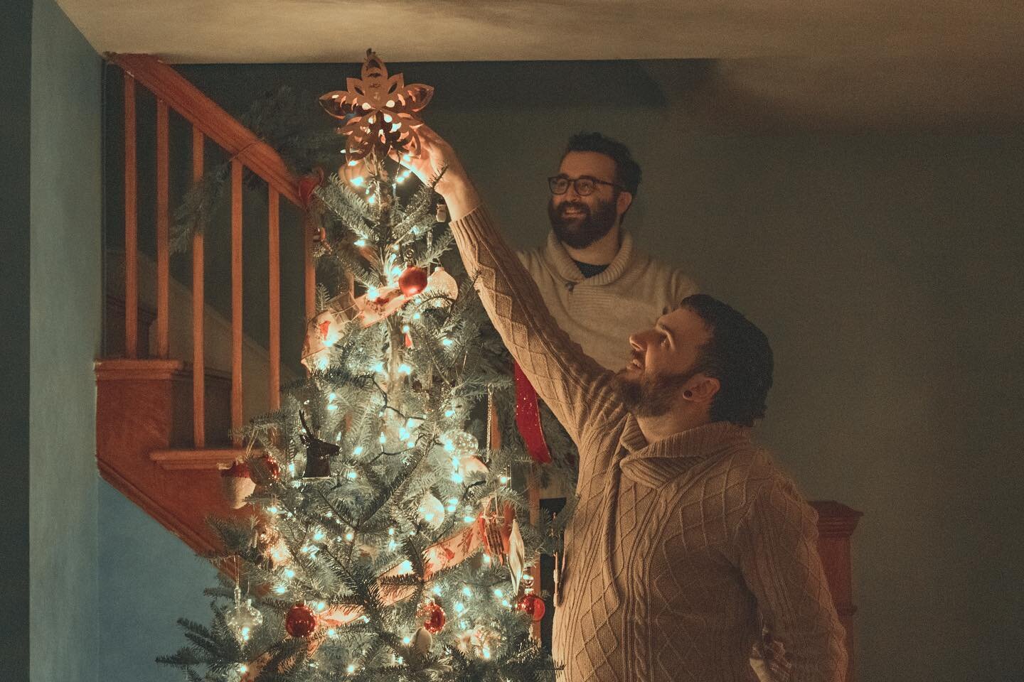 It was a delight to photograph this dynamic duo! Make the Yule-tide gay🎄❤️