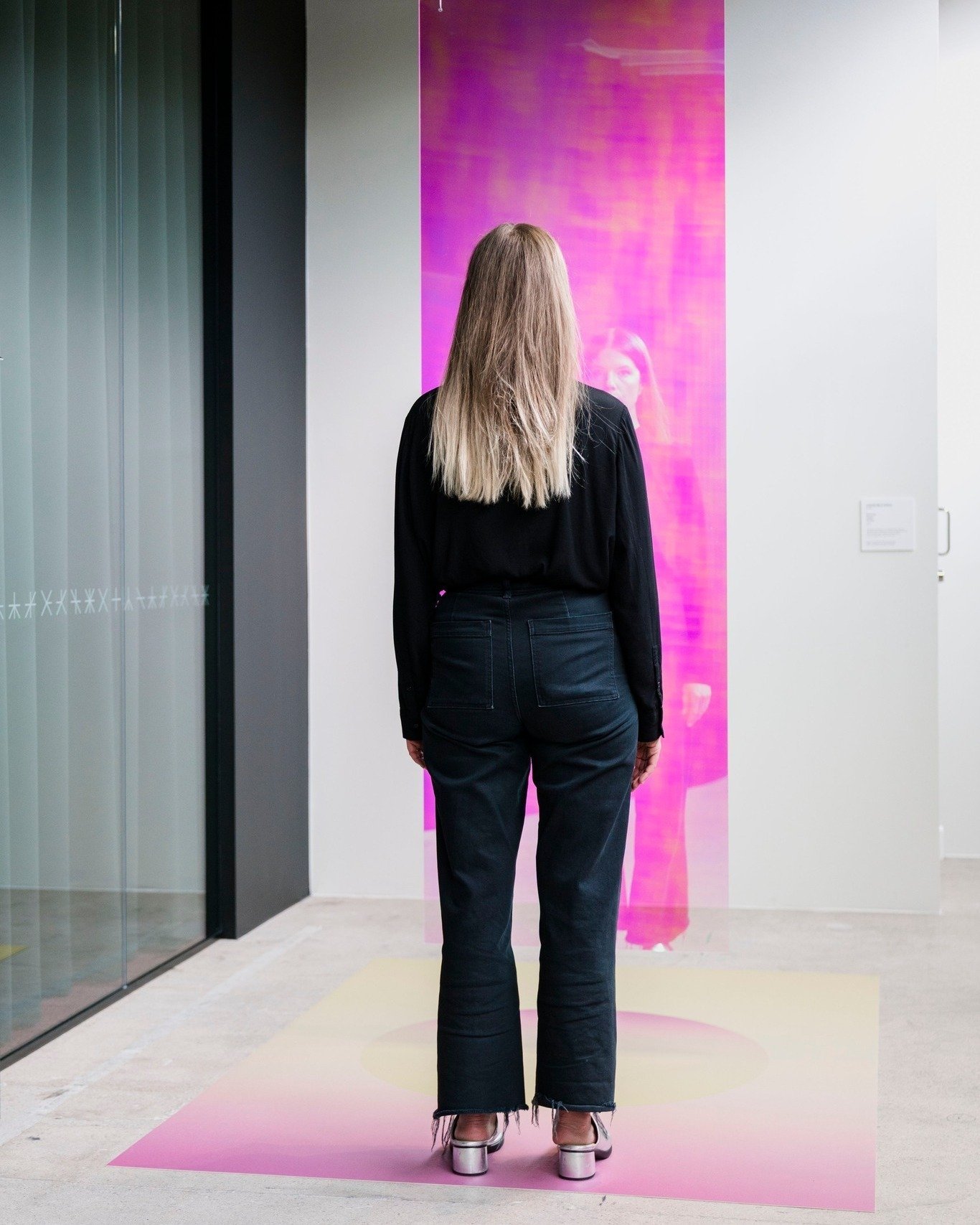 Sunup
2023
Installation; acrylic sheet, color-changing film, print on vinyl mat.

EMMA - Espoo Museum of Modern Art Collection

📷 &copy;Paula Virta / EMMA

@emmamuseum 
@bergcontemporary