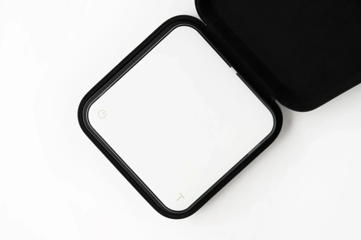 pearl_carryingcase_02.webp
