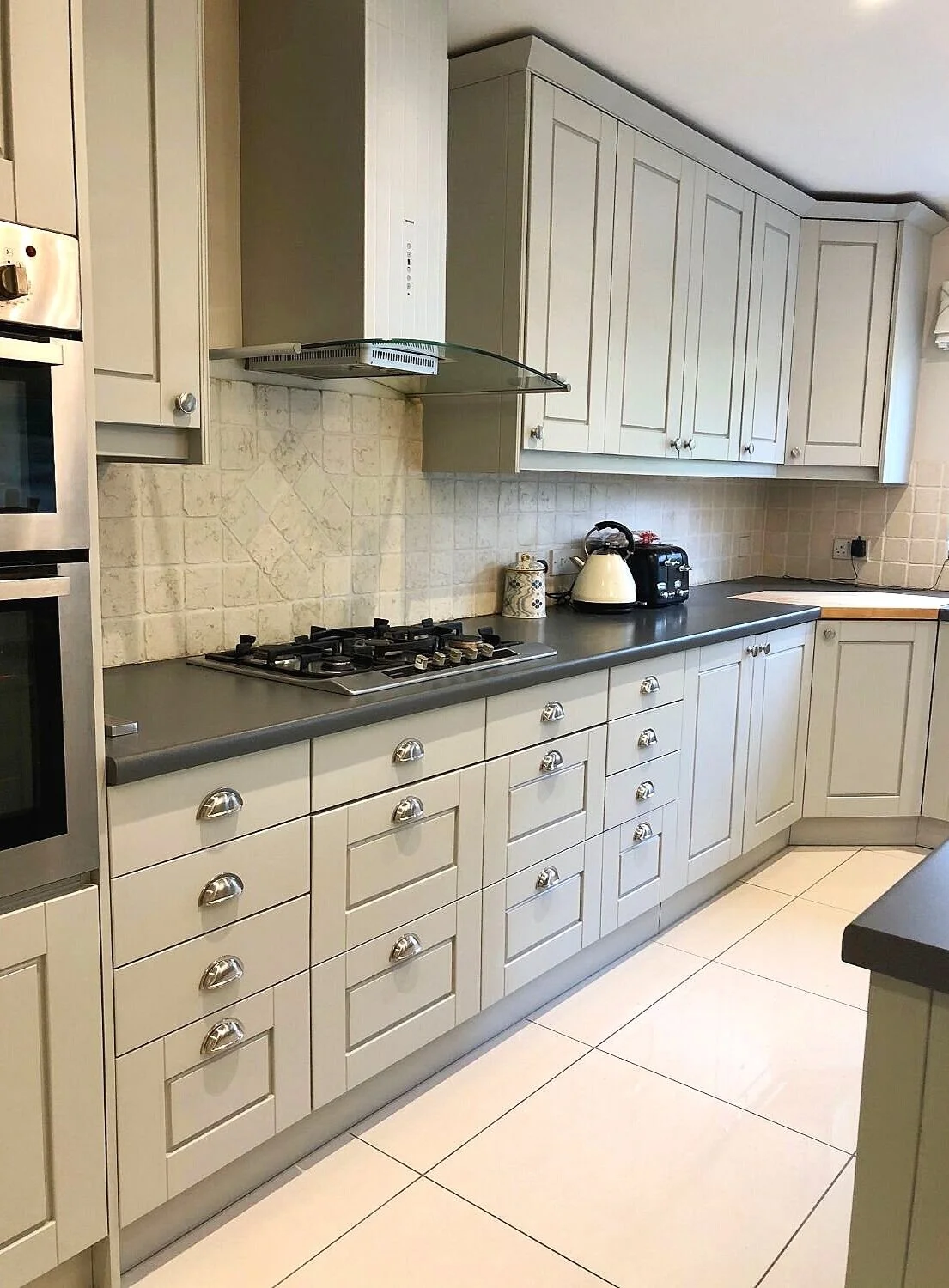 A new hand painted solid oak kitchen in Farnham, Surrey