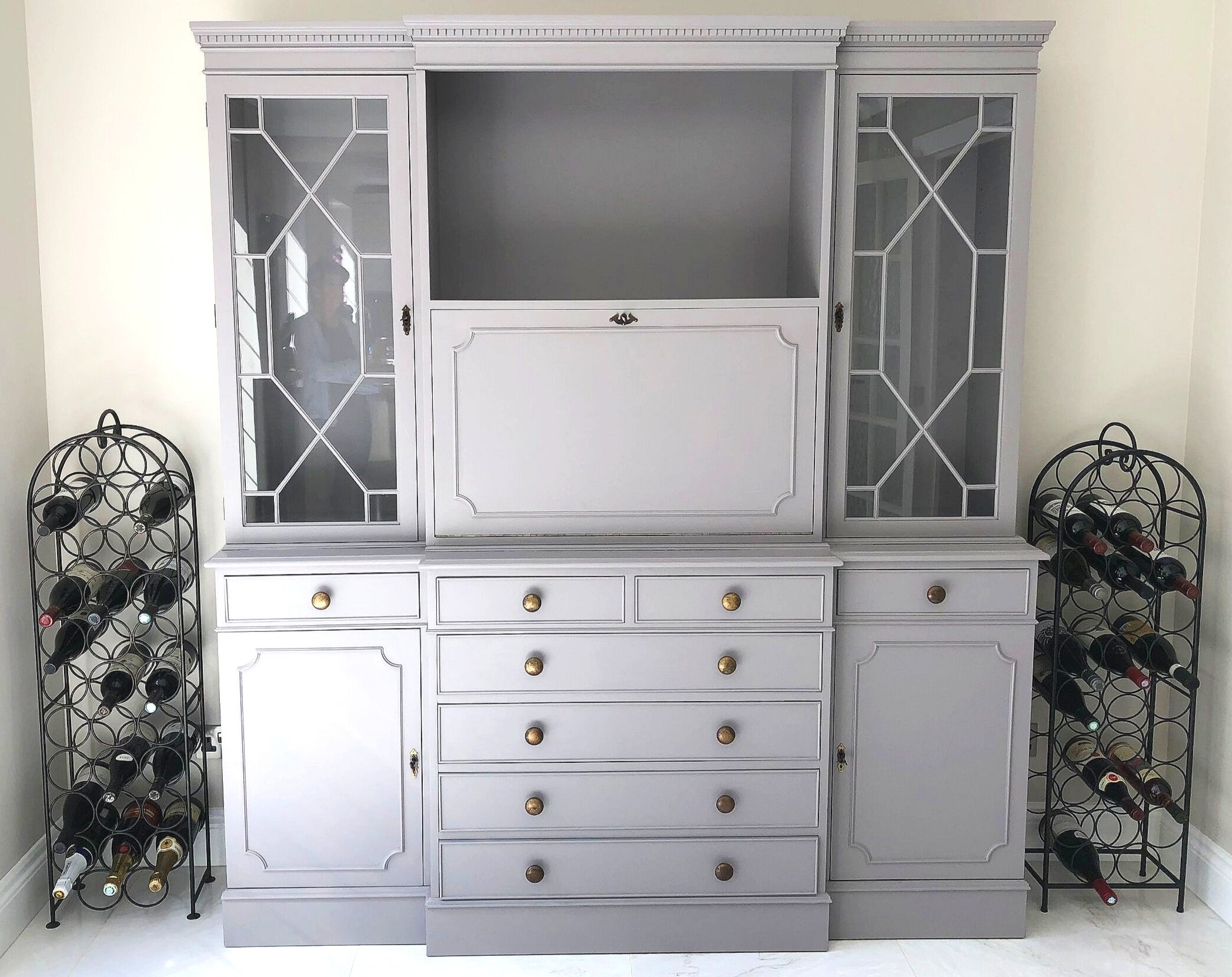 2b+Dresser+in+Lightwater%2C+Surrey+handpainted+in+Farrow+%26+Ball+Dove+Tale.jpg