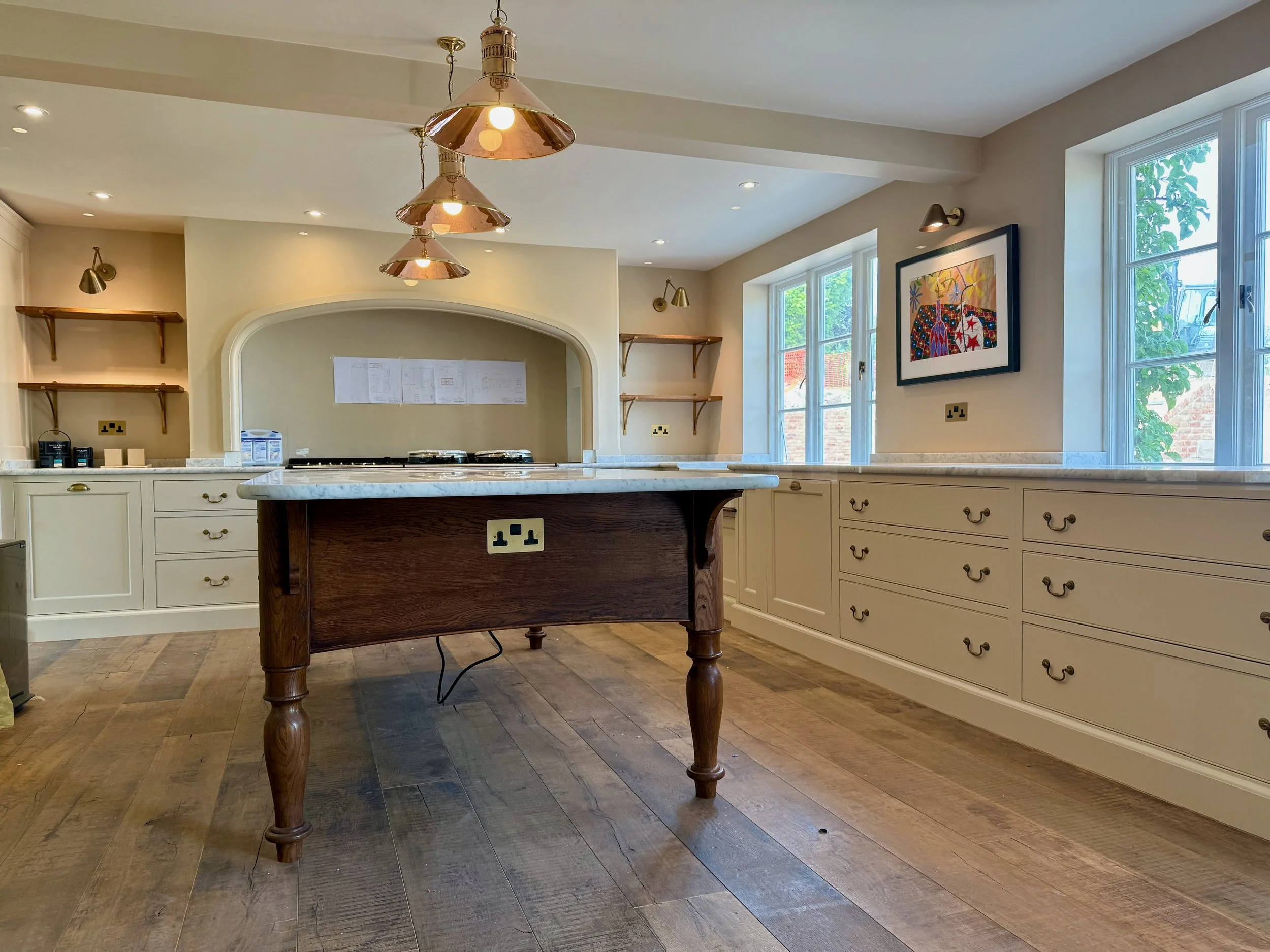 A stunning kitchen by Guild Anderson hand painted by Larsen Paint finishes in Hampshire
