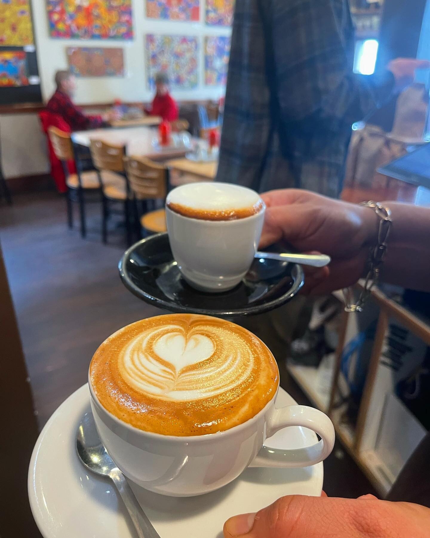 Machiatto and cappuccino heading out to their final destination, made with love and skill, we use the finest @blackoakcoffee beans, thoughtfully sourced and grown by an all women&rsquo;s collective in El Salvador.