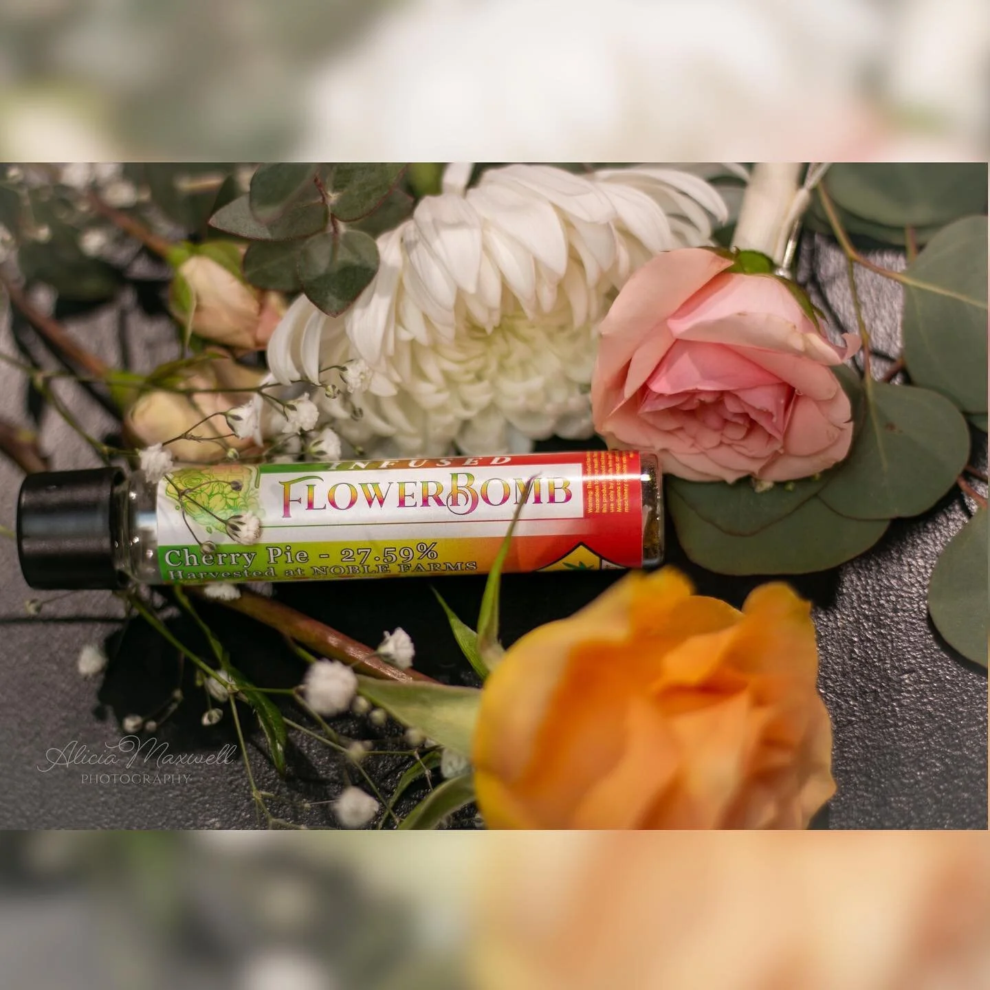 Gettin hiiiii with a little help from my friends 💕 @flowergirlcannabis @stylistaliciastudios @maxwellsalon @cannabougieclub
This has definitely been a season of hard work and striving towards the dream ✨
So proud of us 

🌸Flowers from our styled sh