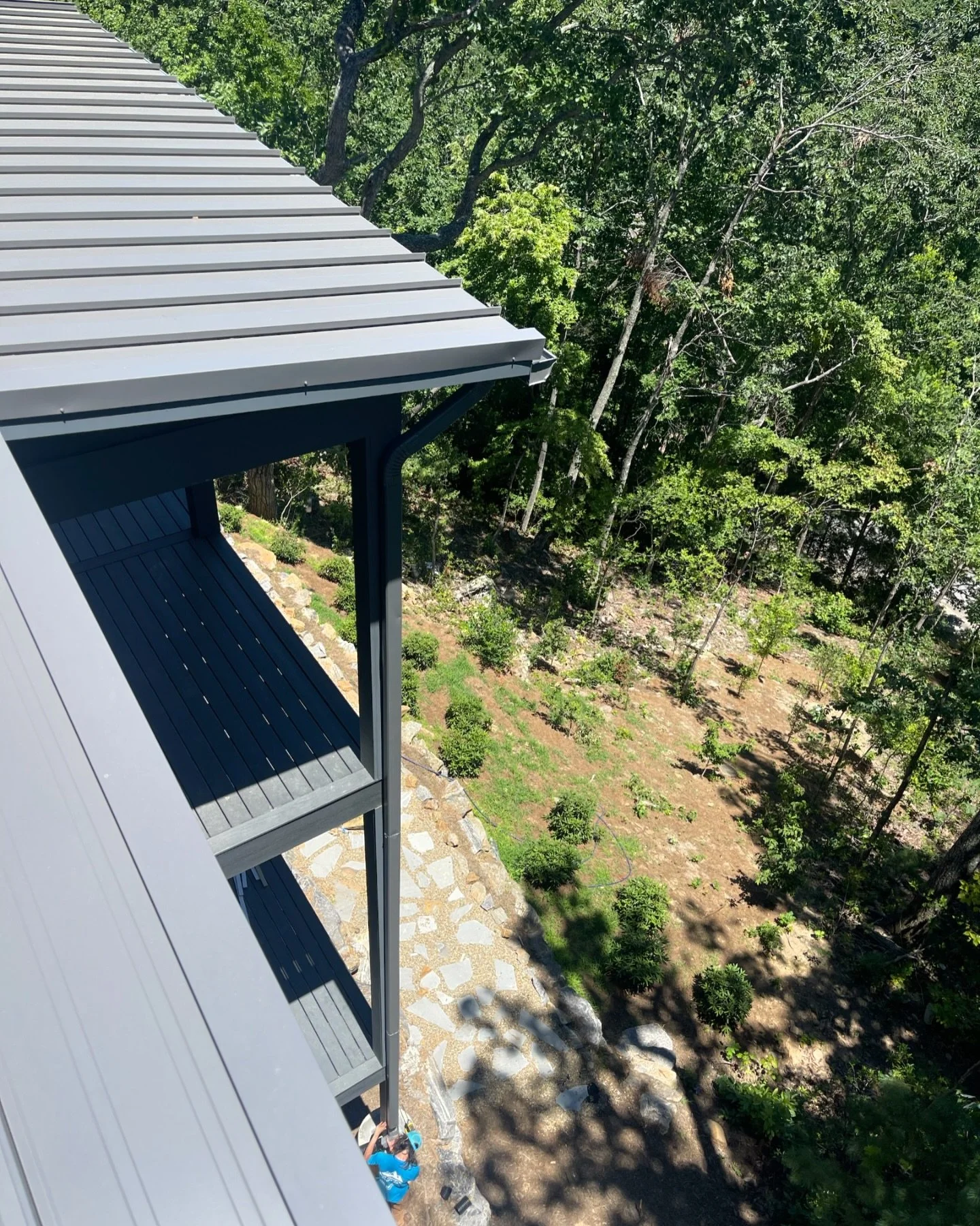It&rsquo;s hot out there! 

Beat the heat and leave the hard work to us. Fully insured and backed by a 3 year workmanship warranty. 

(828)390-0243

Bluemountaingutterco.com