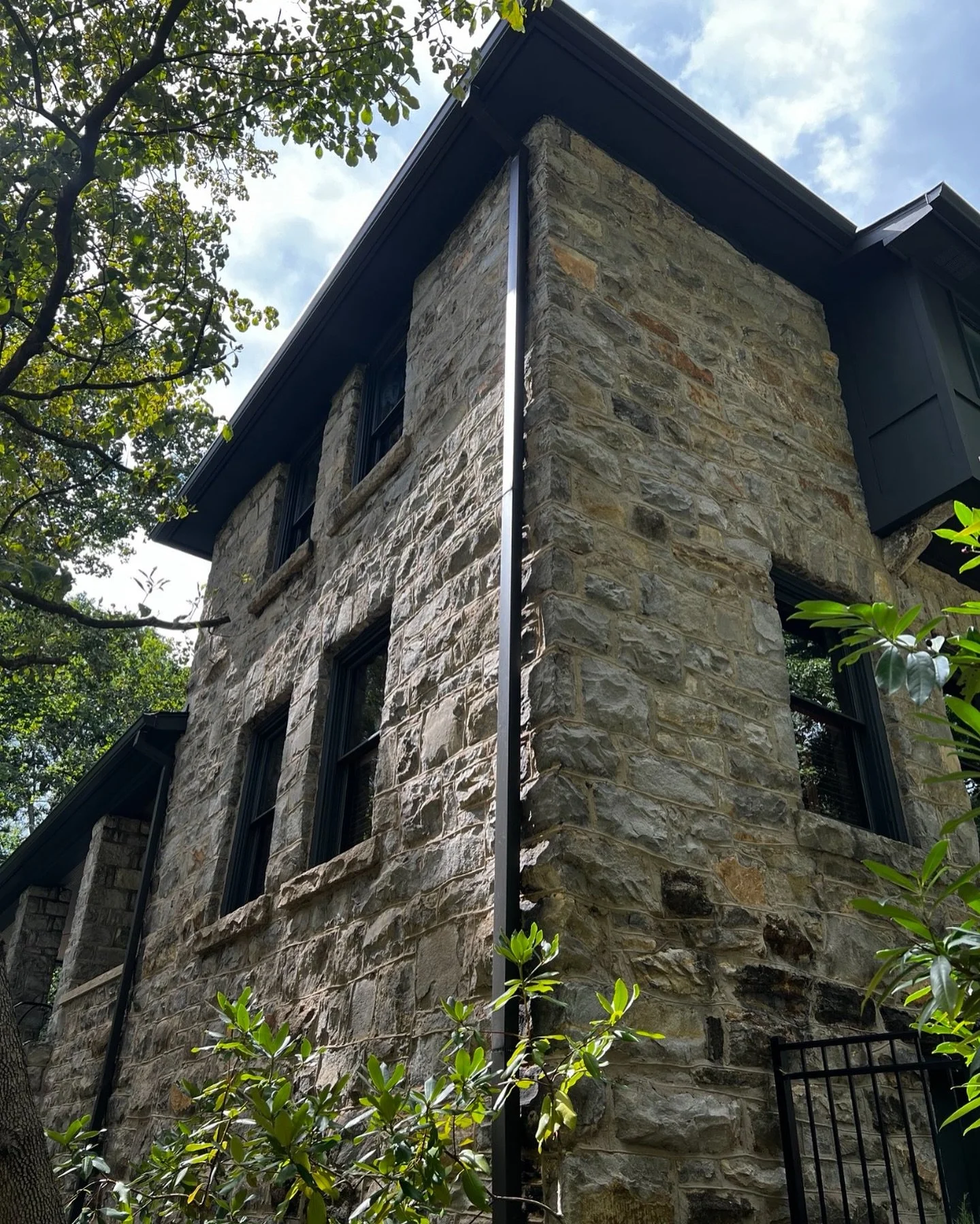 Putting up smooth &ldquo;square&rdquo; downspouts on this classic stone built house created the perfect blend of modern meets traditional!

www.bluemountaingutterco.com

(828)390-0243

#guttercompany #localbusiness #familybusiness #guttersofinstagram