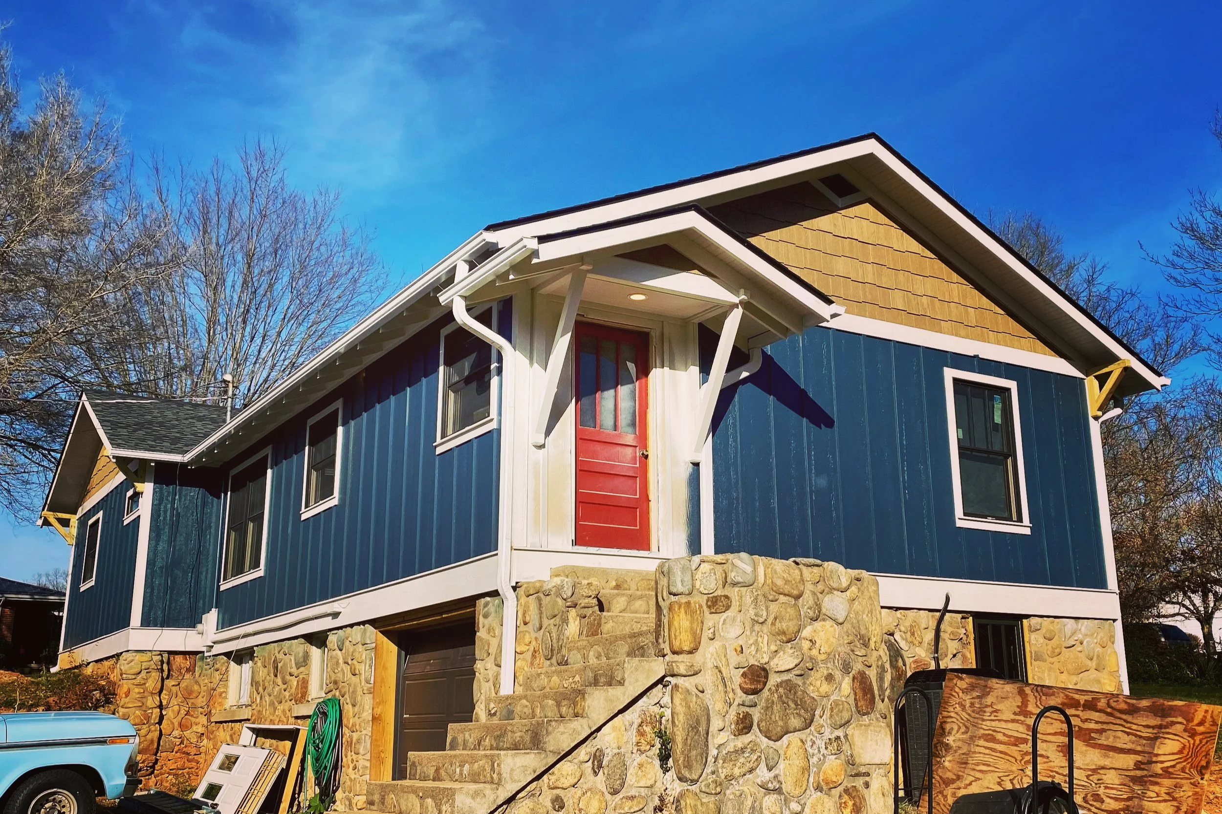 Completed seamless gutter installation of a small home in Canton, NC
