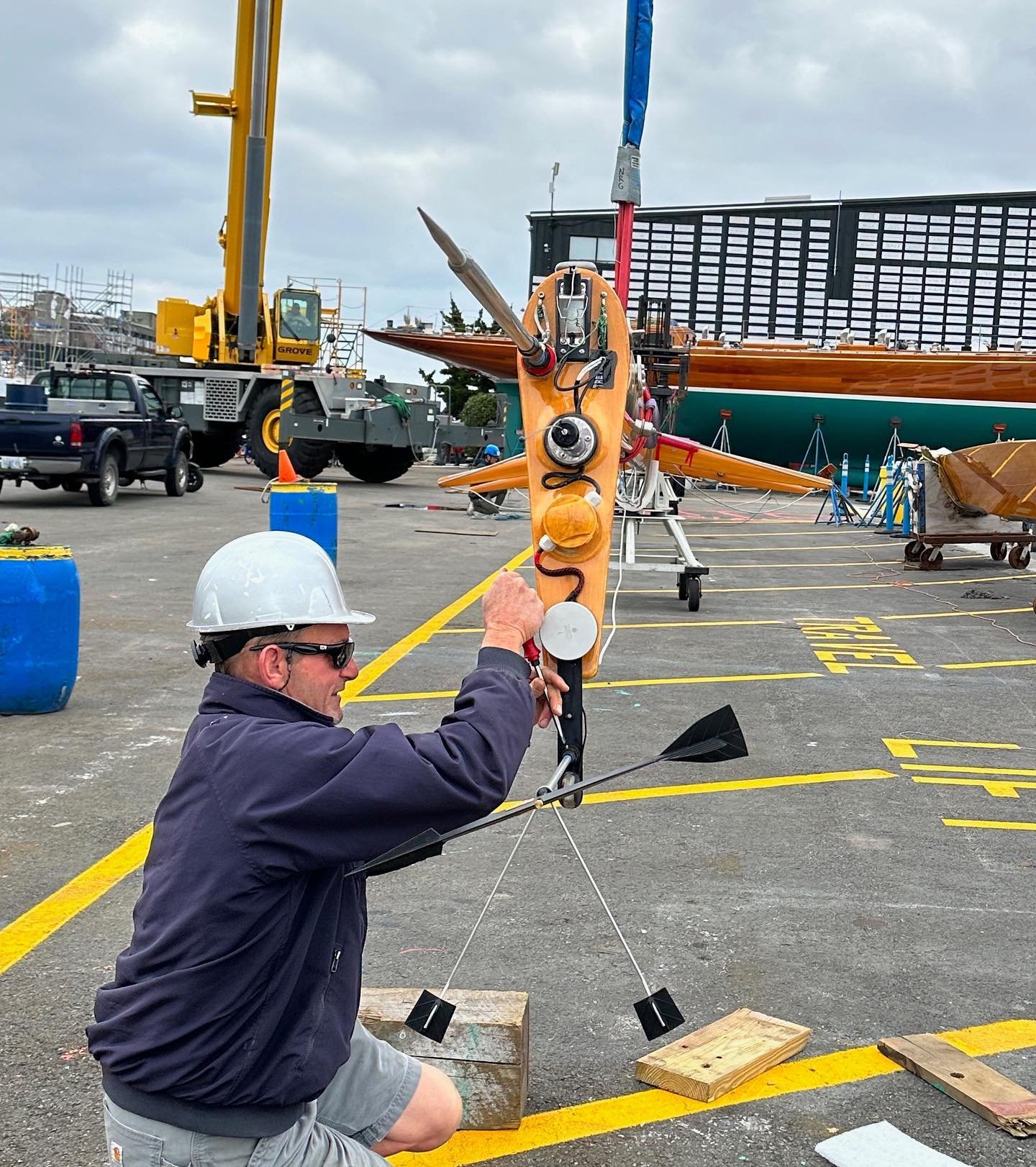 Perfect day to step the mast on the 91&rsquo; sloop Sophie at Safe Harbor Newport Shipyard. Carbon spars beautifully painted to look like wood. 🏗️ ⛵️ ⚓️ 
.
.
.
.
.
.
.
#masts  #newportrigginggroup
#rigginglife 
#Newportshipyard
#safeharbornewportshi