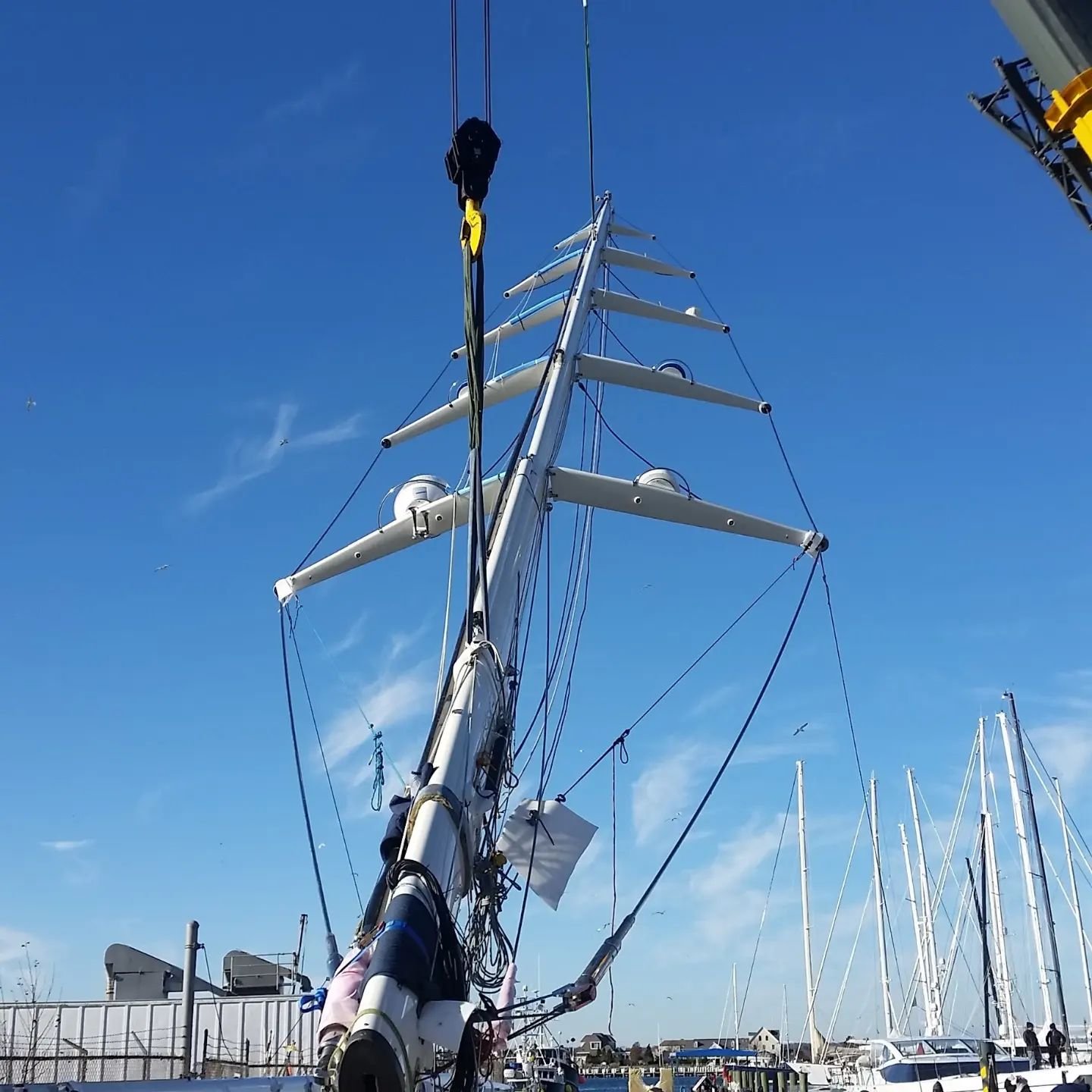 Service Complete!

#newportrigginggroup #futurefibres #yacht #rigging #rhodeisland #marineindustry #carbonfiber #fastsailing #reckmannyachtequipment #crane