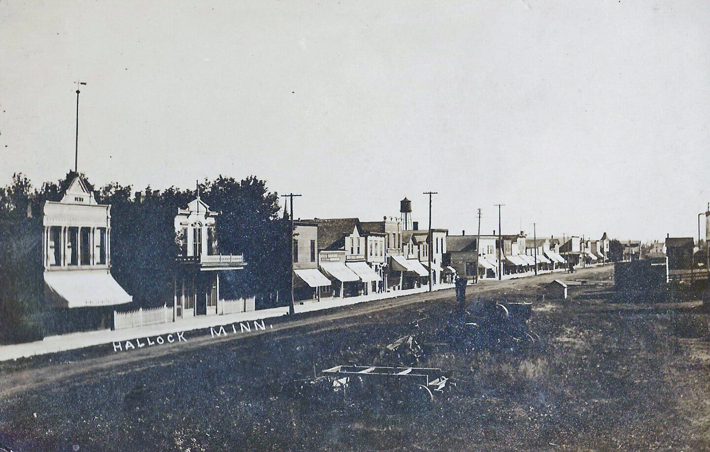  Main Street, Hallock, Minnesota in 1911. Courtesy of  LakesnWoods.com ’s postcard collection. 