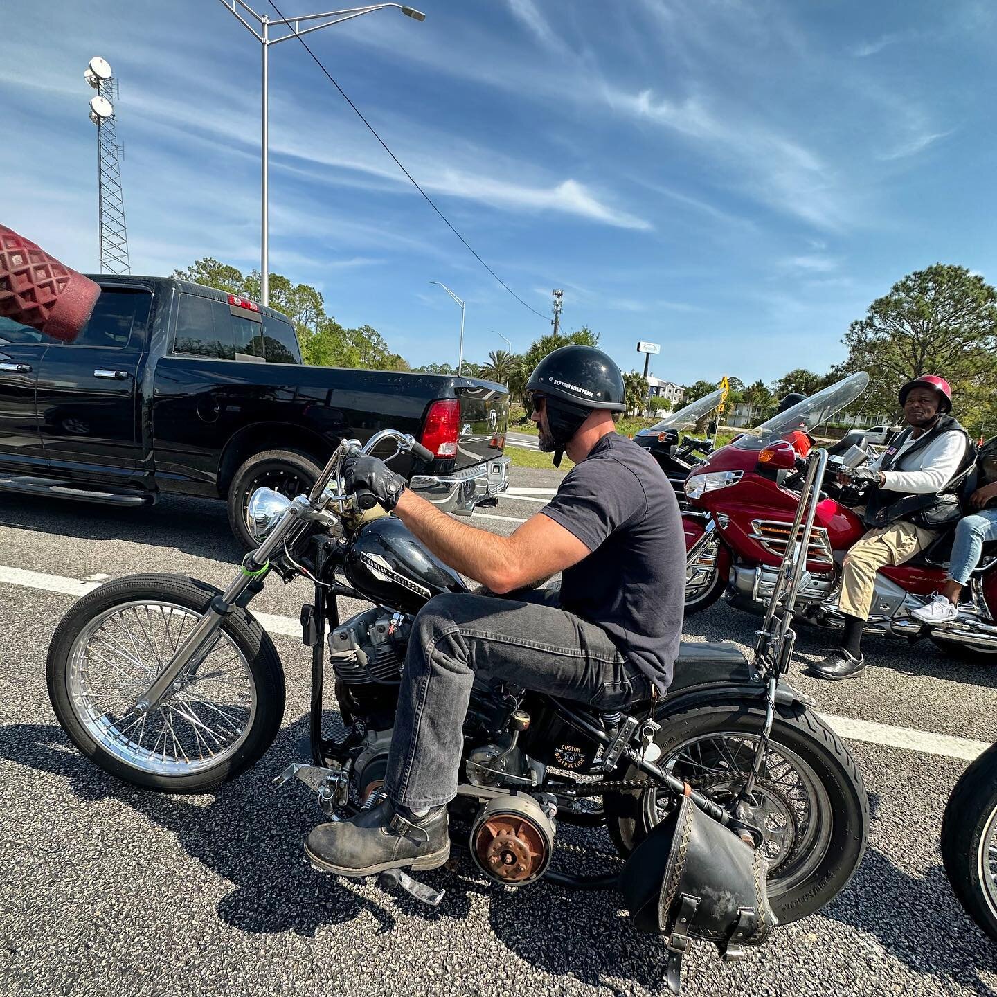 Tough Enough helmet was awesome this week in Daytona. Since I never have product shots, I have to wait until @moshwithmee snaps a pic while we rally in traffic. 👍🏽👍🏽👍🏽 #motorcyclegloves #cyclesourcemagazine #motoculture #makebikersbuffagain #Ha