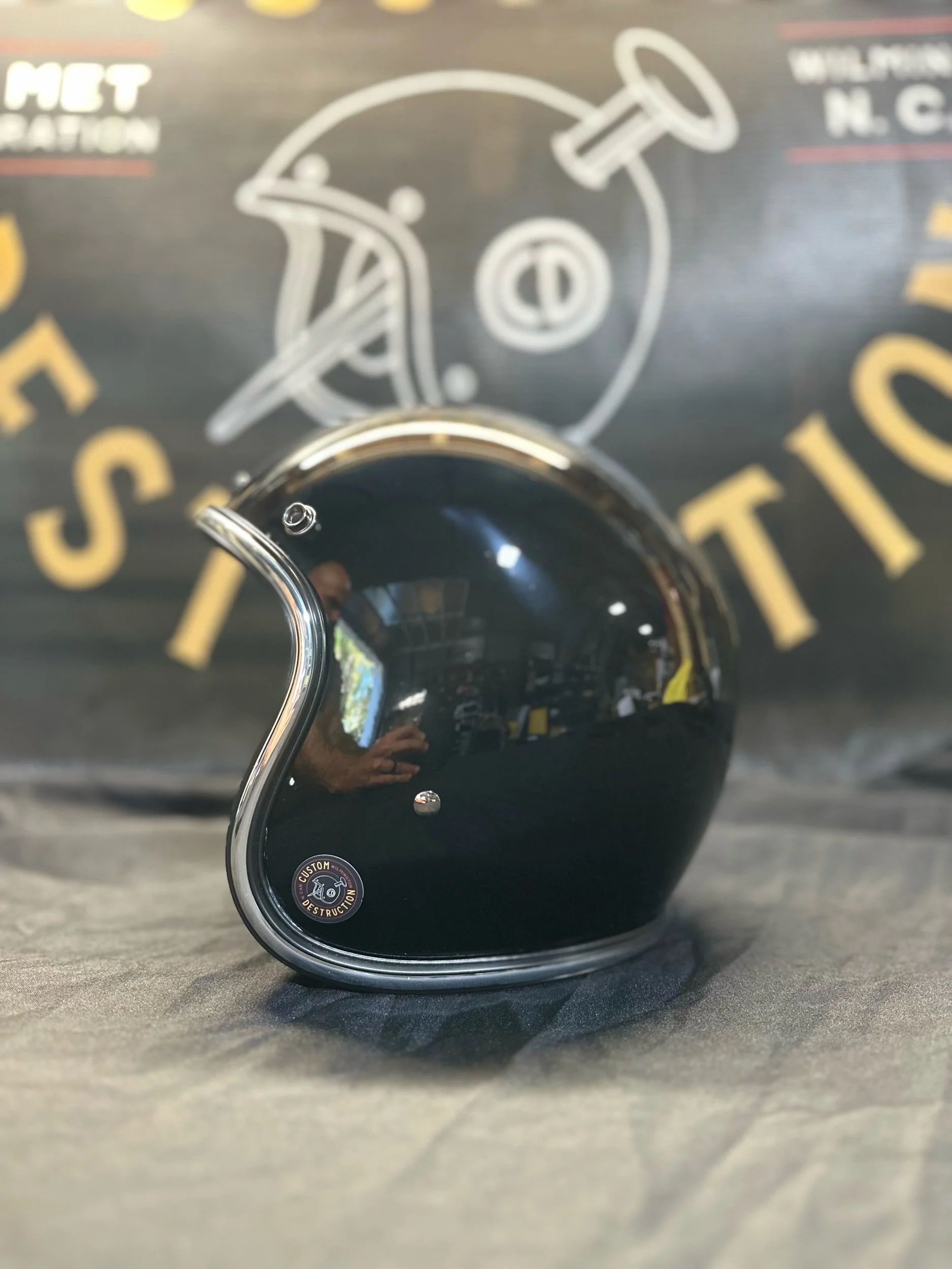 GLOSS BLACK WITH CHROME TRIM