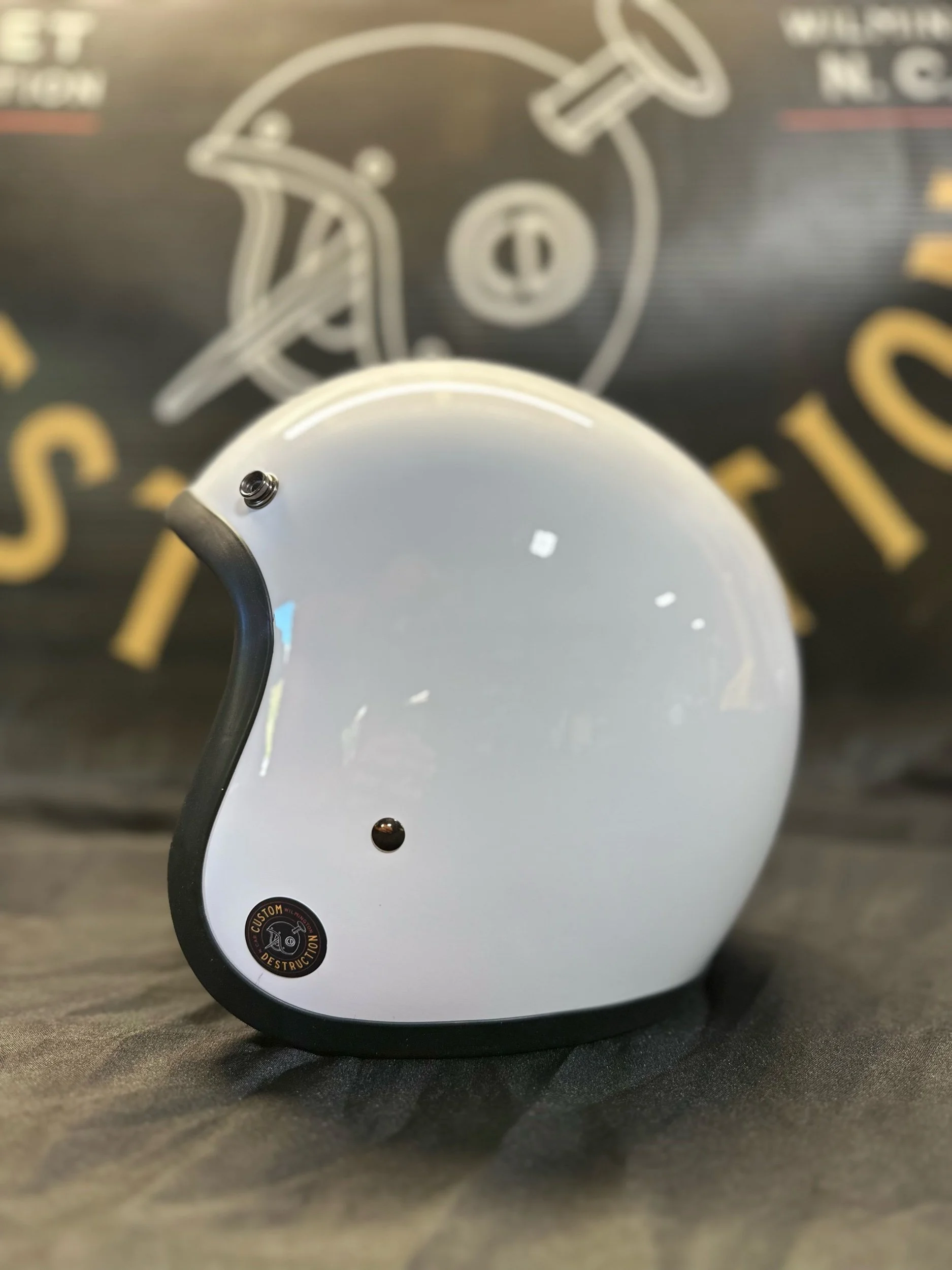 GLOSS WHITE WITH BLACK TRIM