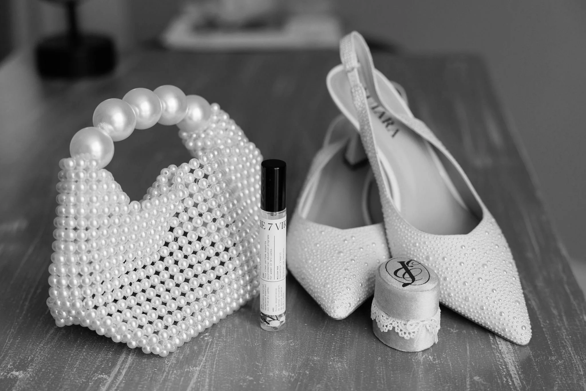 samantha-illustrated_mannarino-wedding_ring-box-bw.jpg