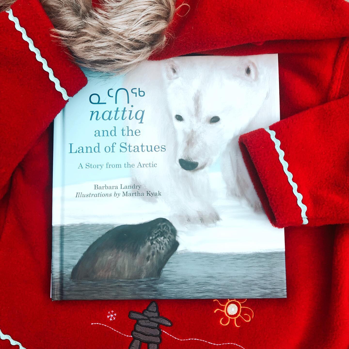 Nattiq and the Land of Statues is a beautiful book about a ringed seal (&ldquo;nattiq&rdquo;) who tells his Arctic friends of the north of the wonders that he saw in his travels south. 🦭 

I love the interwoven Inuktitut words in this story. There i